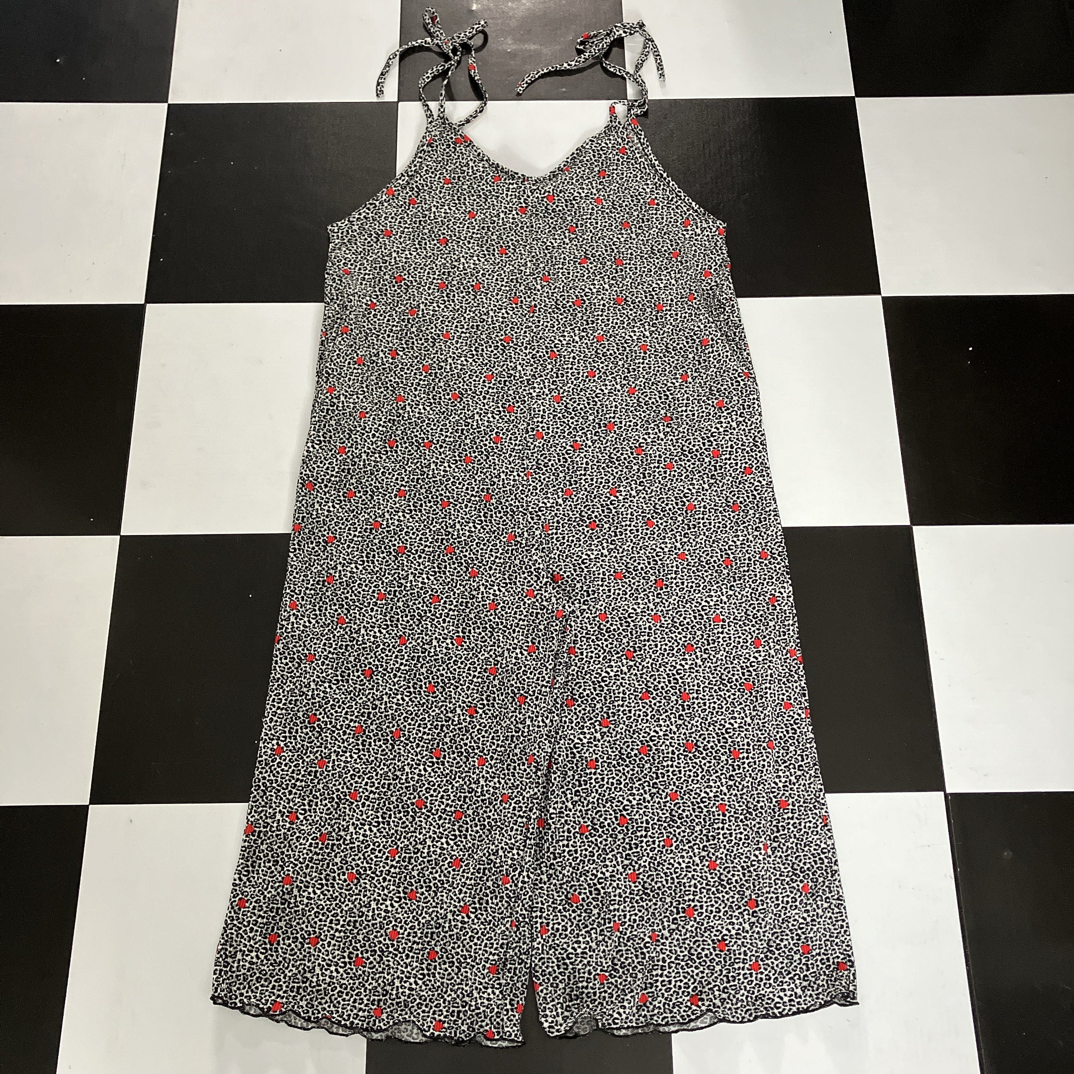 *Reservation* Two types of all-over pleated print jumpsuits. Scheduled for shipment in August.