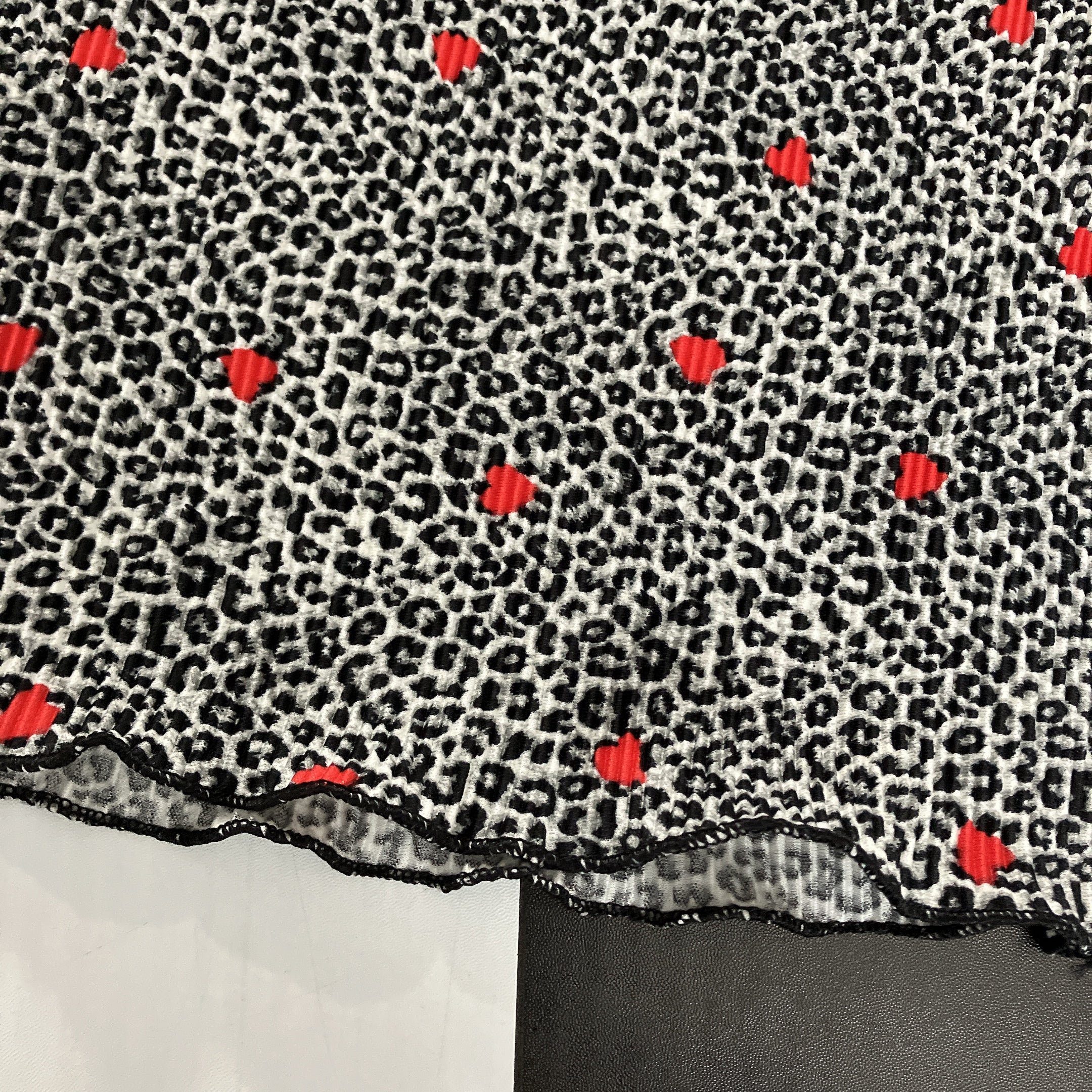 *Reservation* Two types of all-over pleated print jumpsuits. Scheduled for shipment in August.