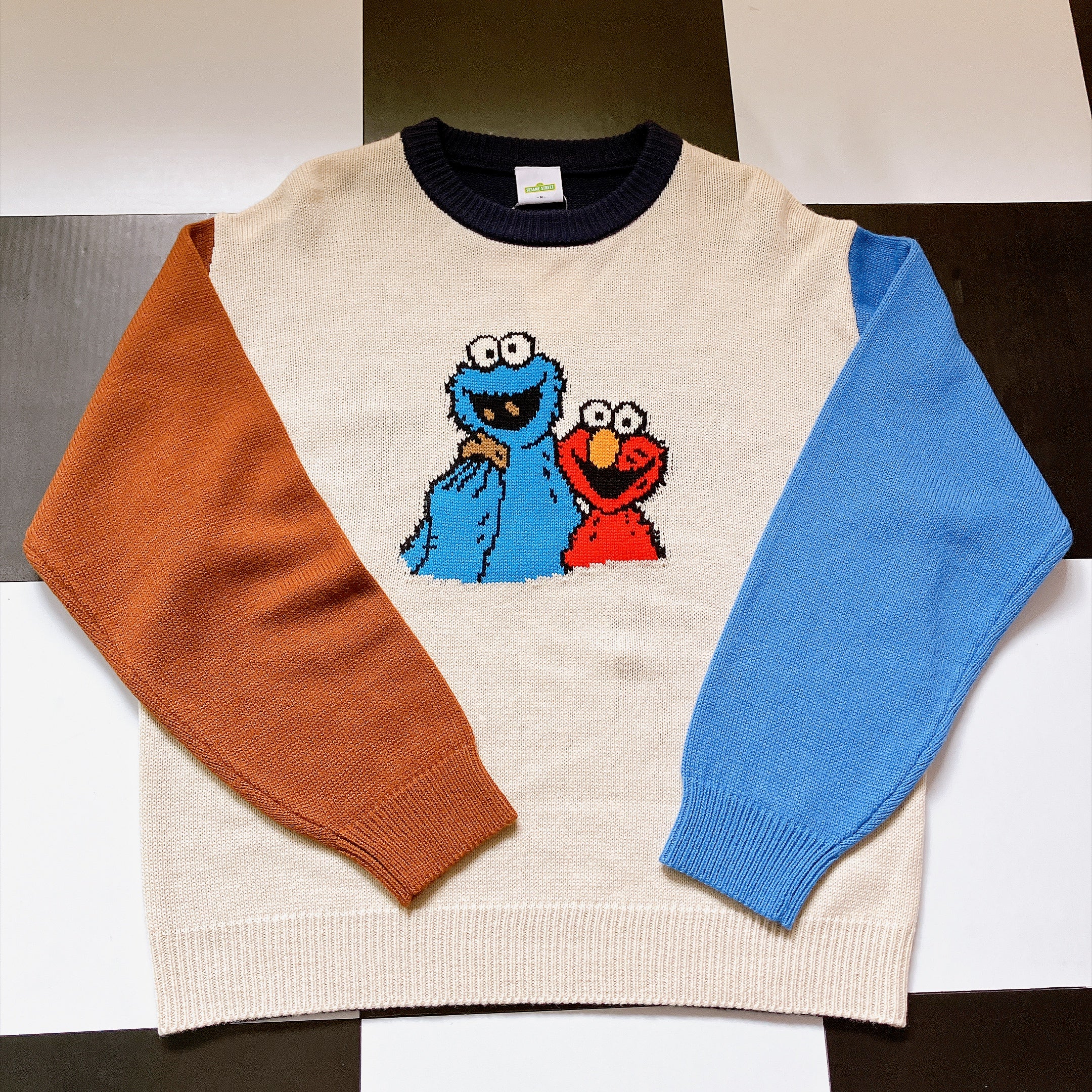 ※上限あり予約※ セサミストリート フロントイラストニット10月中の出荷予定