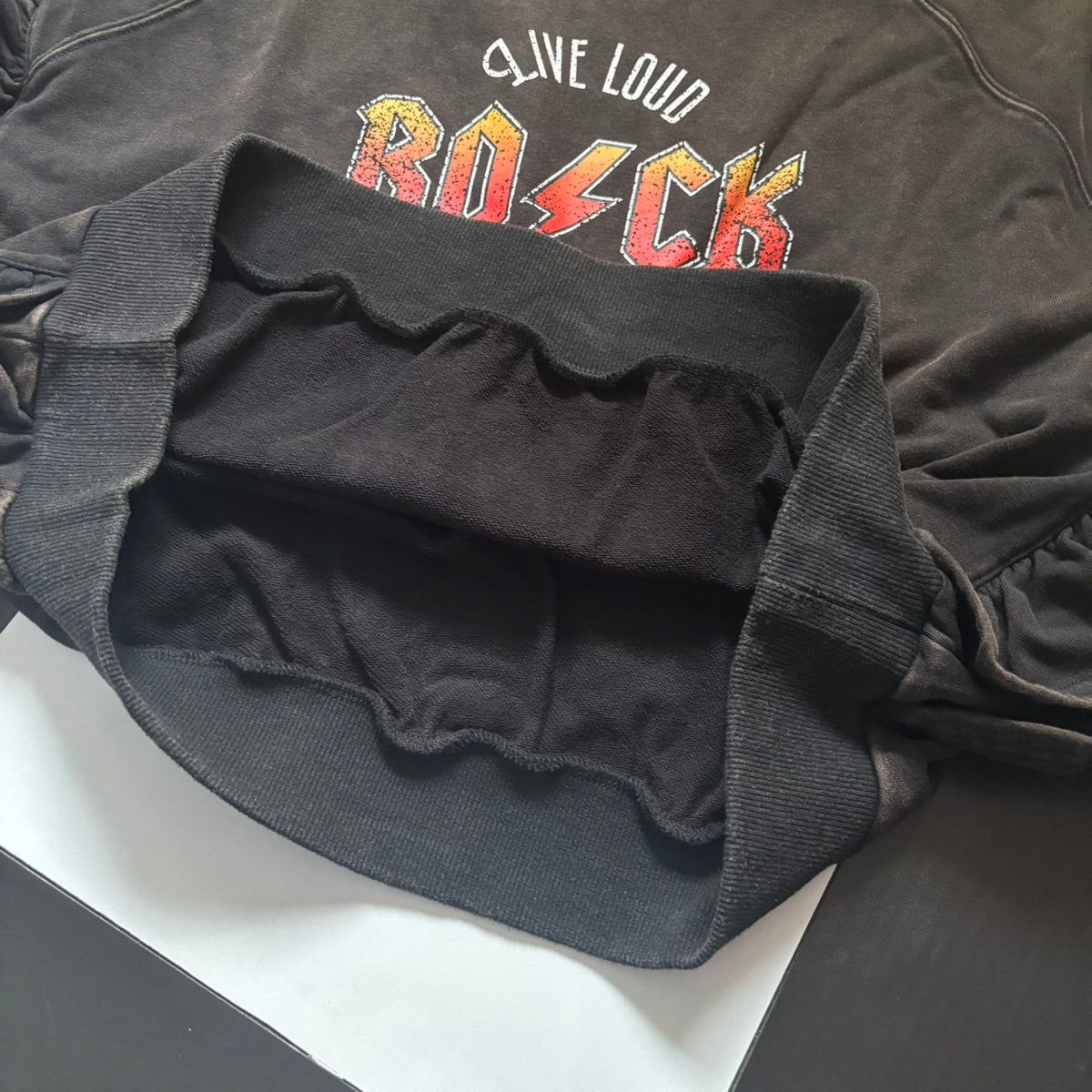 ※予約※ 2色 ROCKロゴ 袖フリル ラグランスウェットプルオーバー 納期目安は商品ページに記載