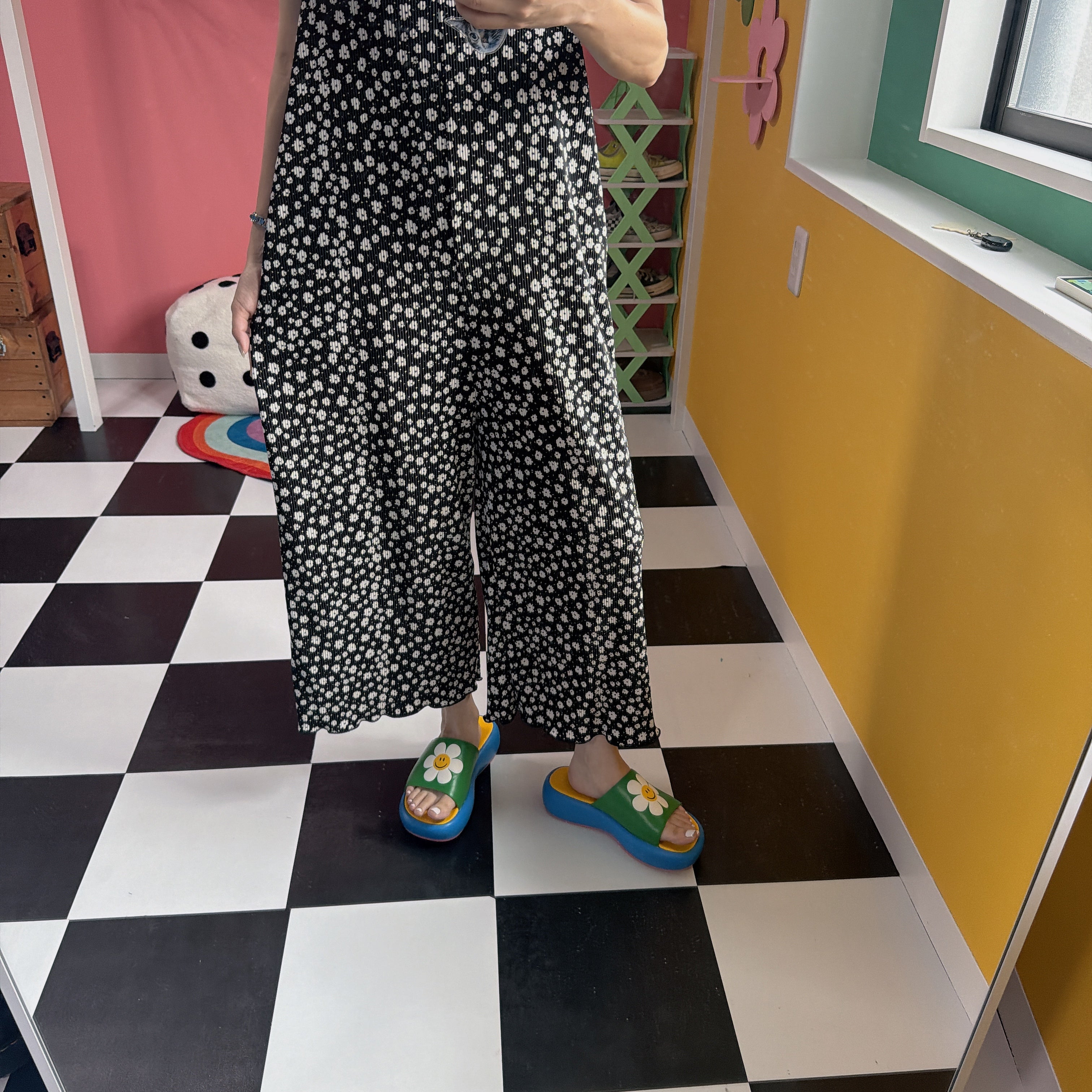 *Reservation* Two types of all-over pleated print jumpsuits. Scheduled for shipment in August.