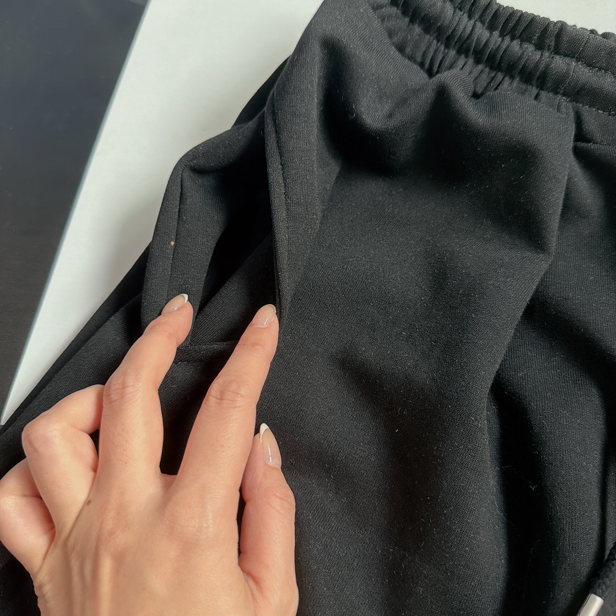 ※予約※2色 タック入りドロストスウェットパンツ  3月下旬の出荷予定