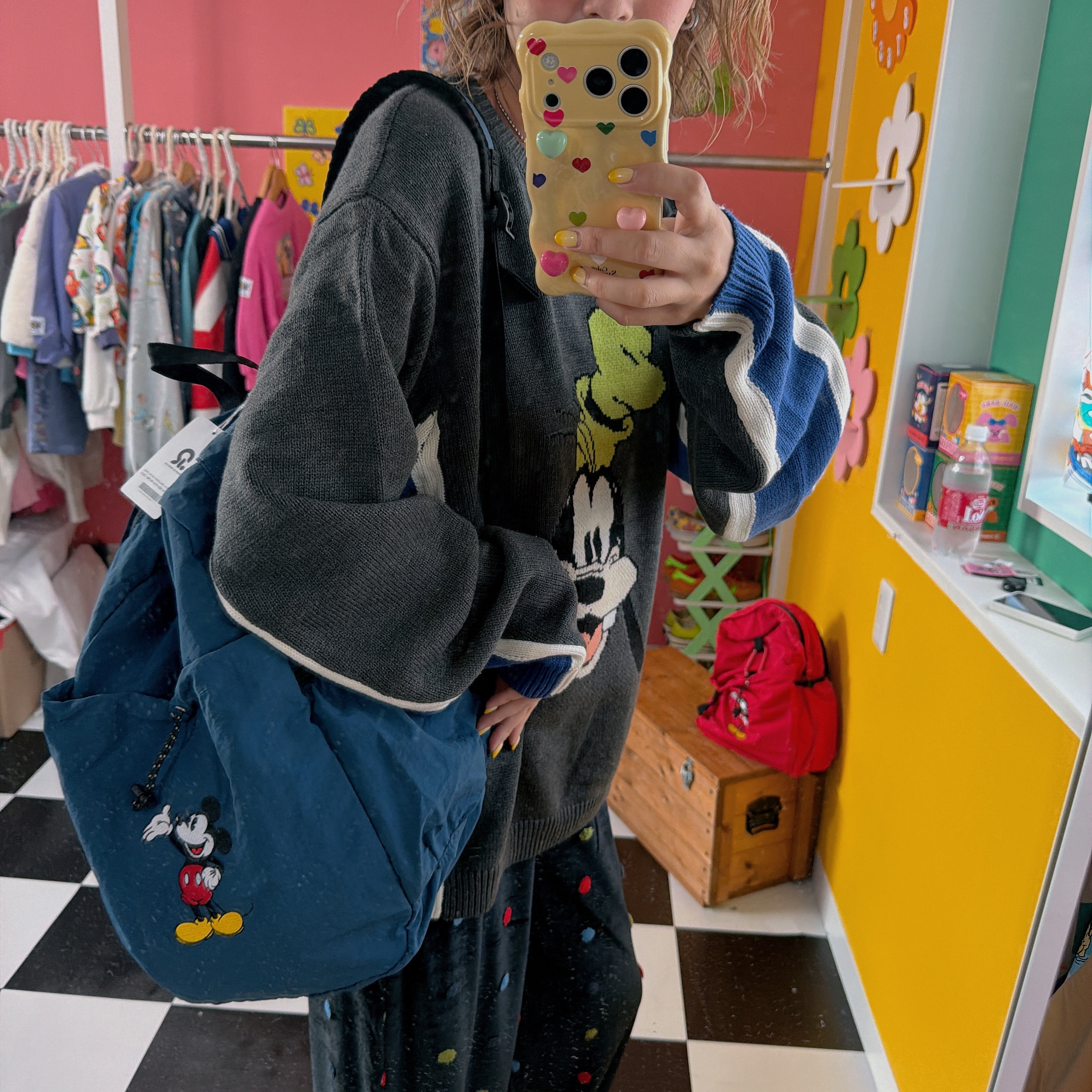 ※再販予約※3色 ミッキー刺繍軽量リュック 12月上旬〜中旬ごろのお届け予定