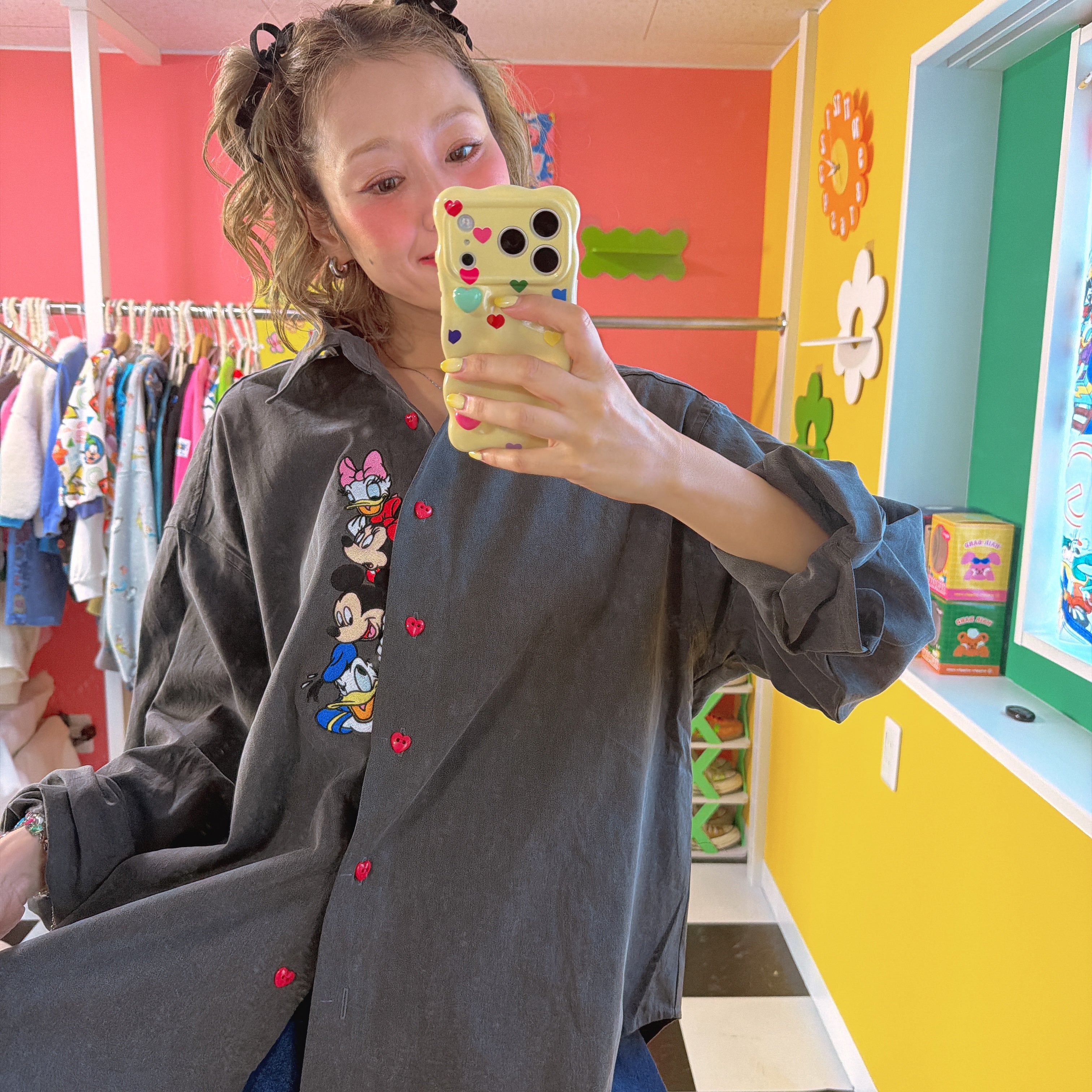 ※予約※新デザイン!3色 ミッキーフレンズハートボタン刺繍シャツ 12月中の出荷予定