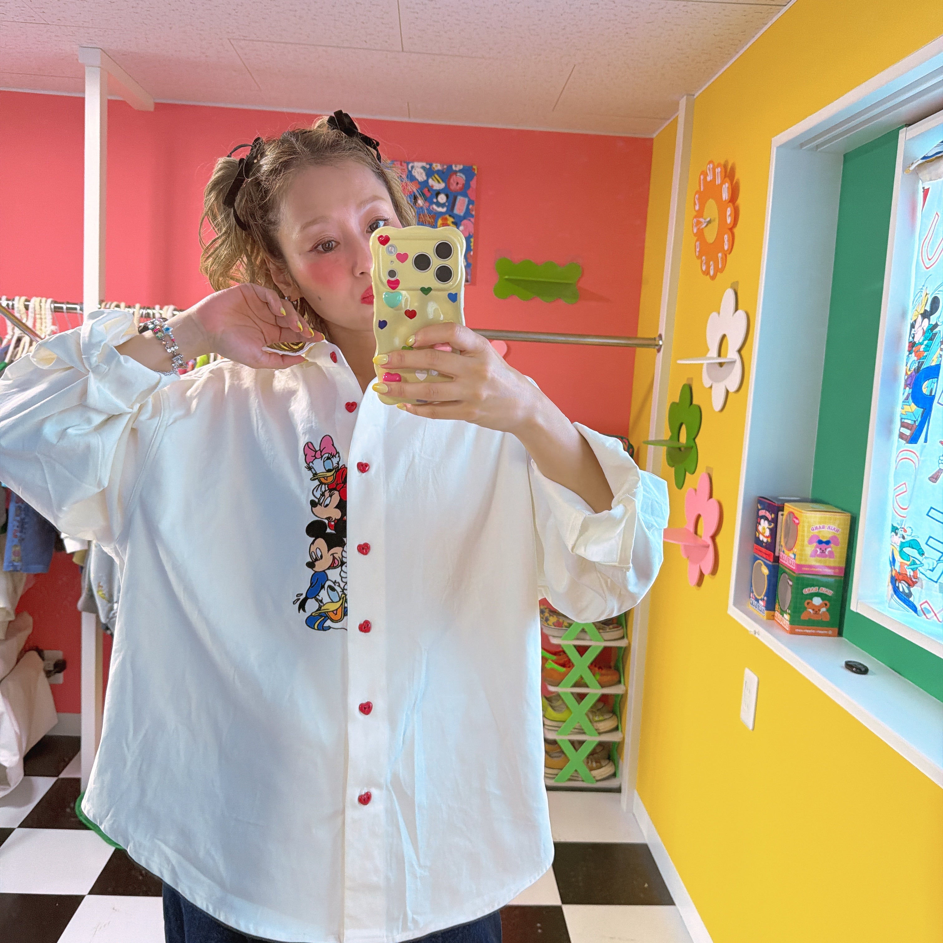 ※予約※新デザイン!3色 ミッキーフレンズハートボタン刺繍シャツ 12月中の出荷予定