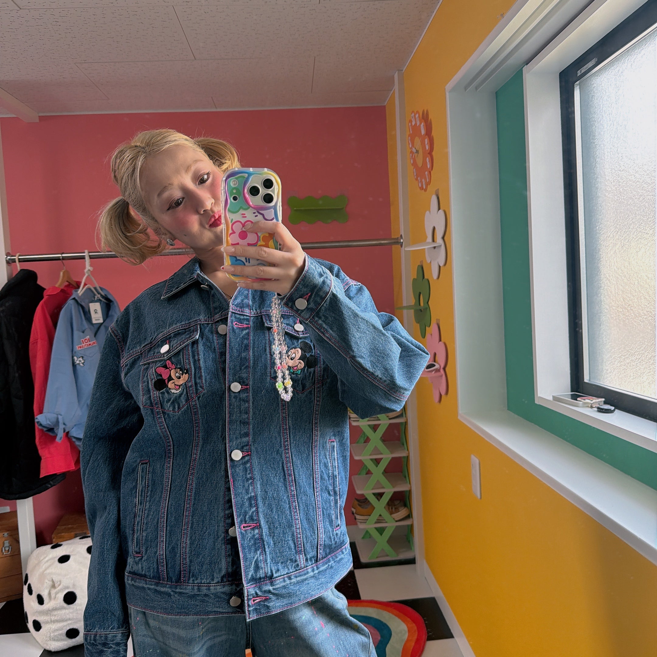 ※予約※ミッキー＆ミニー刺繍デニムジャケット 5月出荷予定