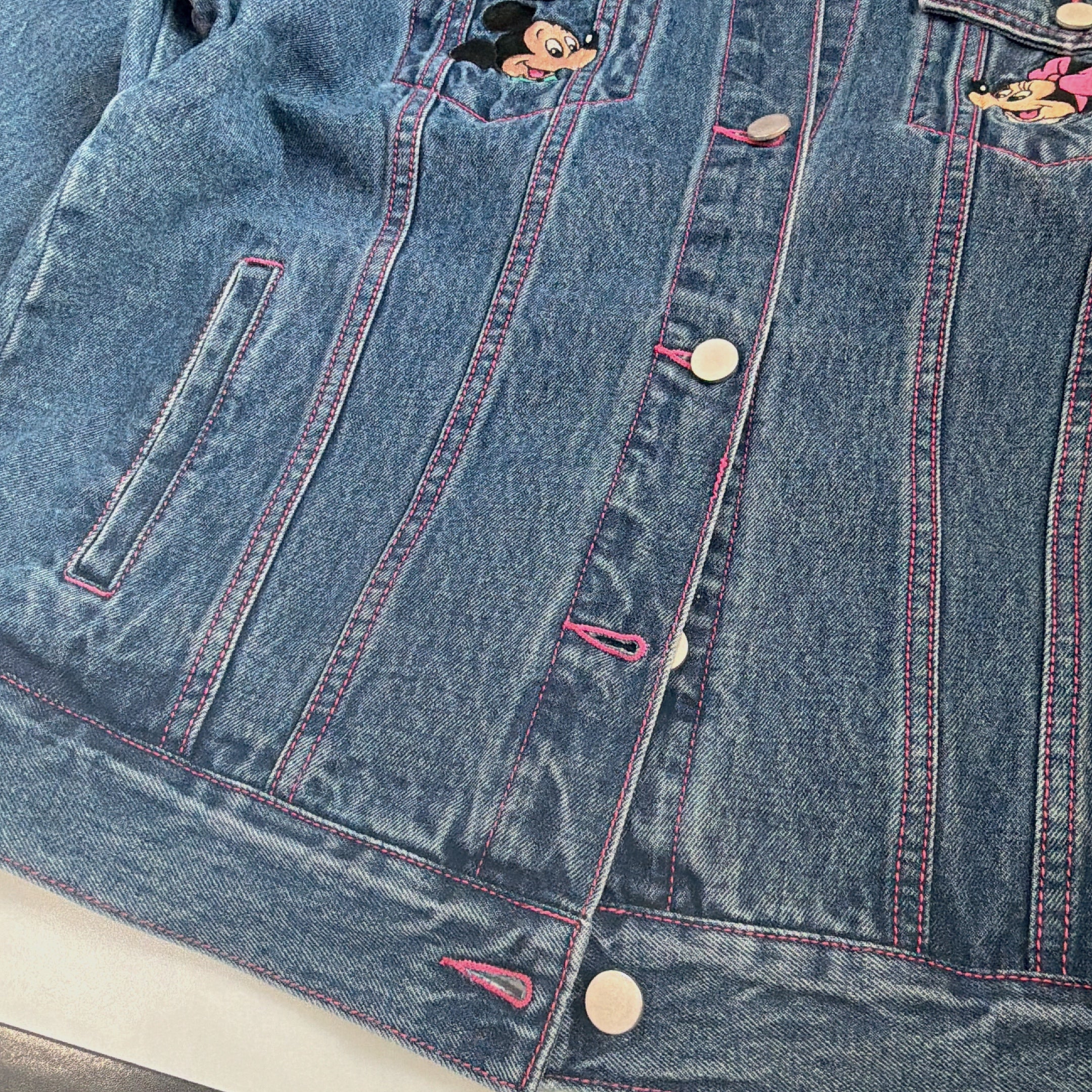 ※予約※ミッキー＆ミニー刺繍デニムジャケット 5月出荷予定