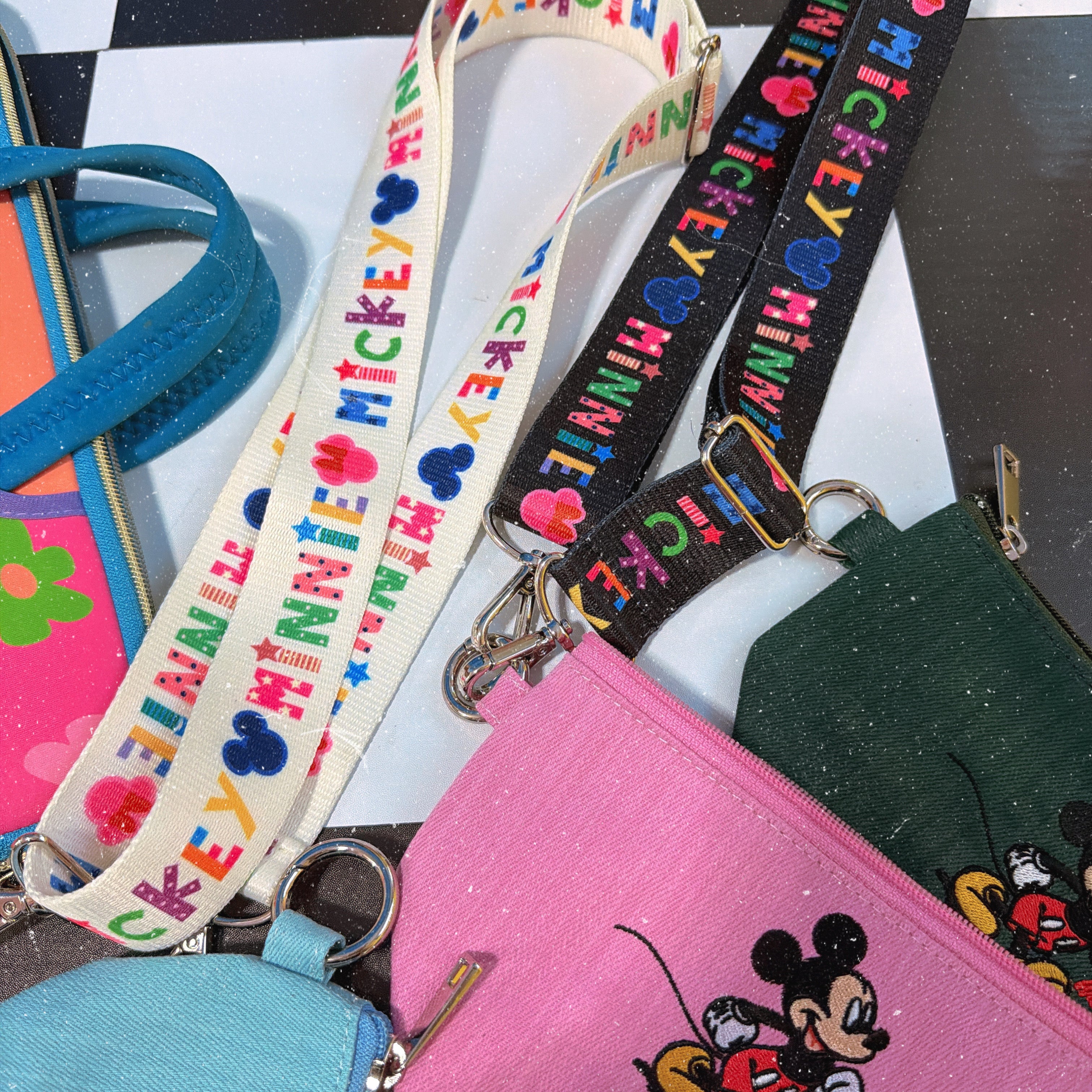※予約※2色 ミッキーミニーショルダーストラップ 12月中の出荷予定