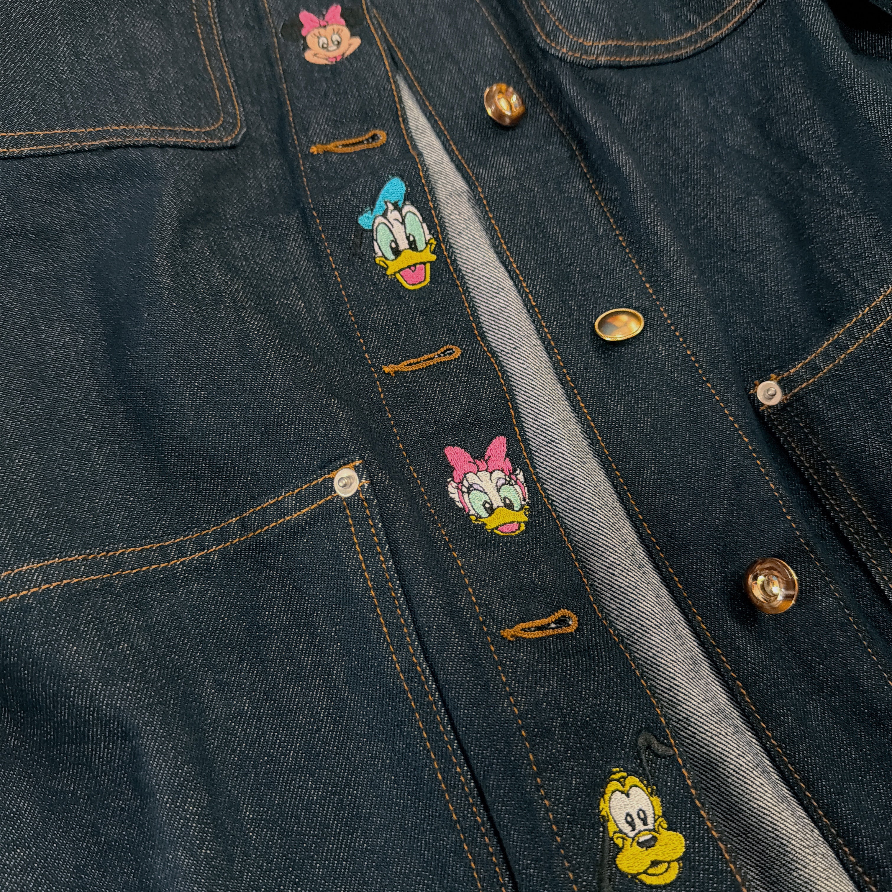 ※予約※ミッキーフレンズ刺繍ゴールドボタンデニムジャケット 12月下旬〜1月上旬の出荷予定