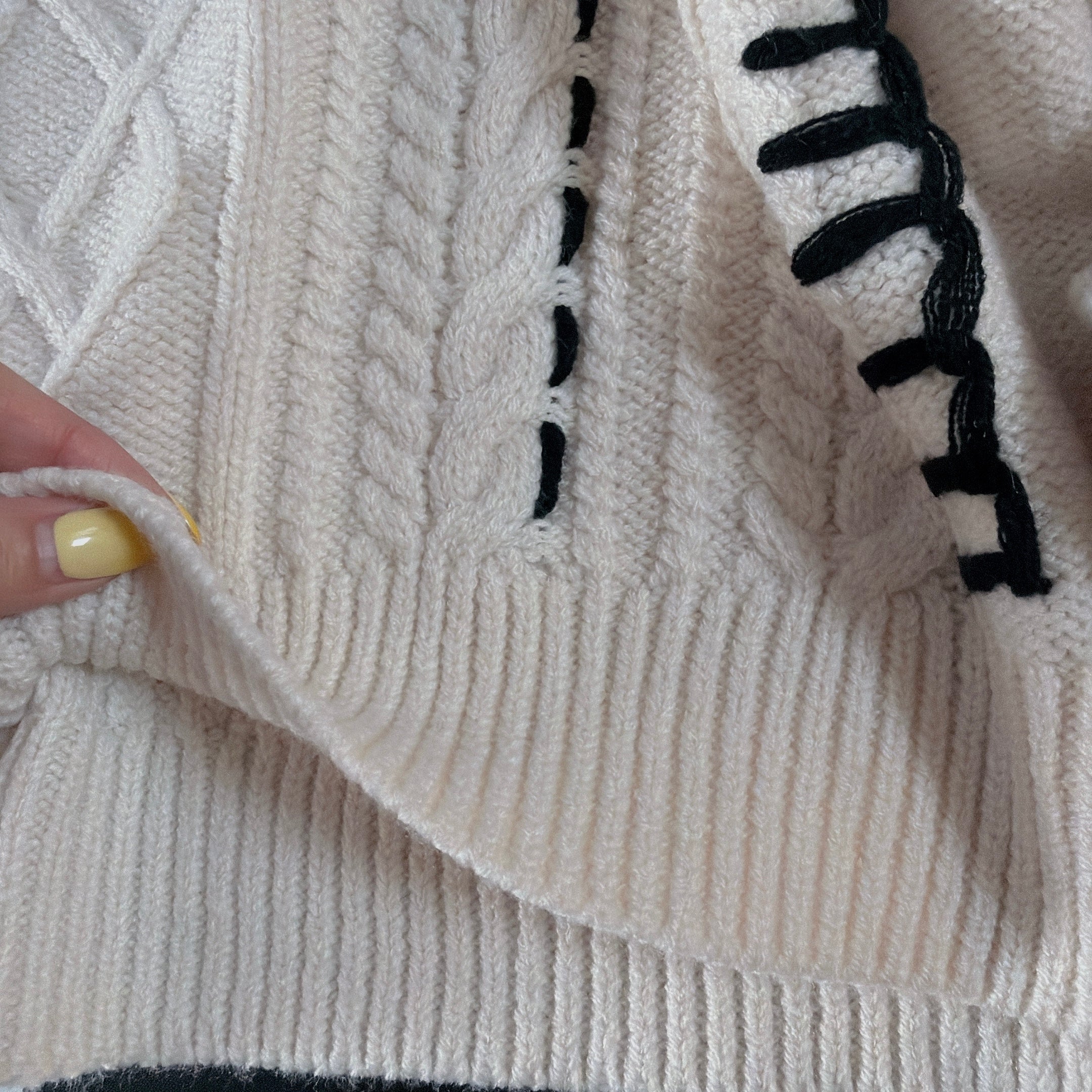 ※予約※うねうねデザイン ケーブルニット 11月下旬ごろ出荷予定