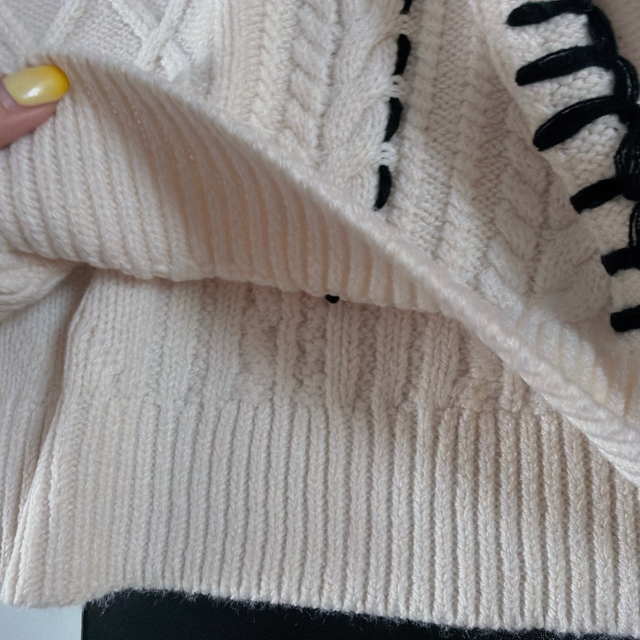 ※予約※うねうねデザイン ケーブルニット 11月下旬ごろ出荷予定