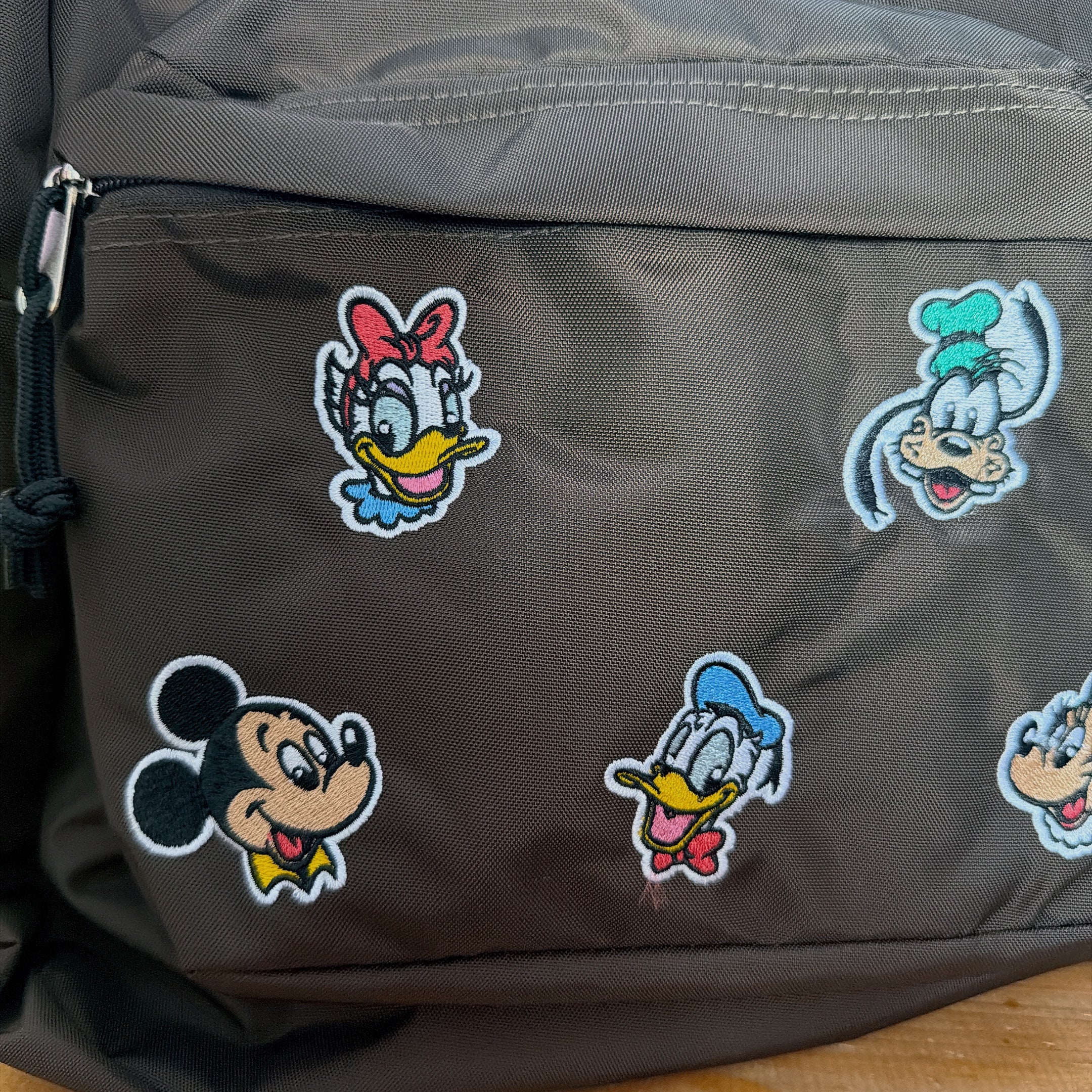 ※予約※2色 ミッキーフレンズワッペンリュック 12月中の出荷予定