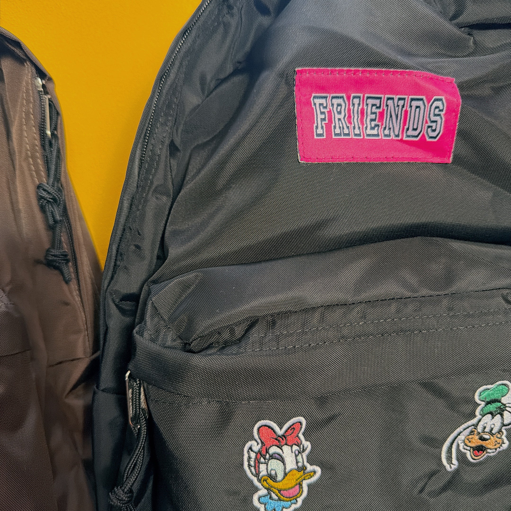 ※予約※2色 ミッキーフレンズワッペンリュック 12月中の出荷予定