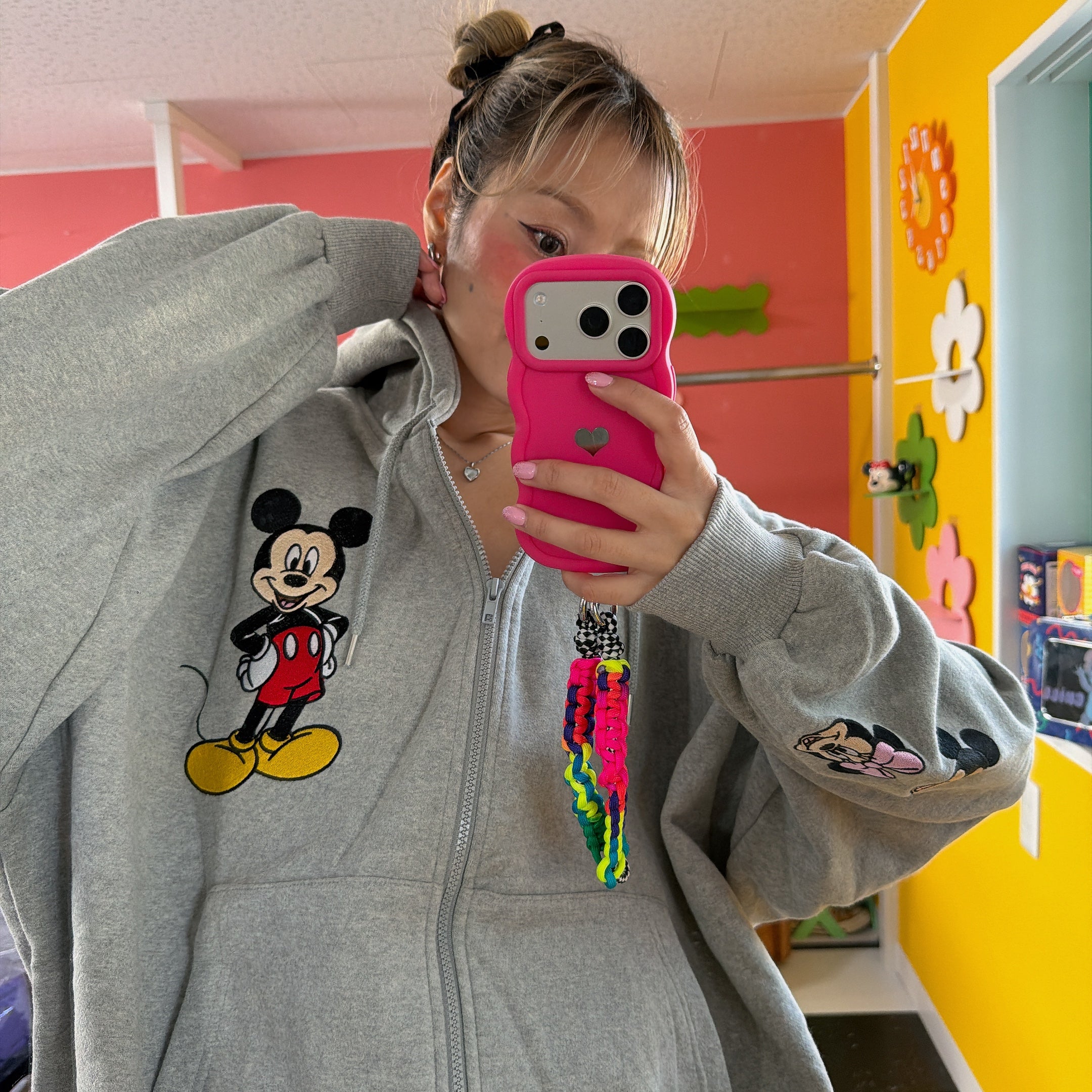 ※予約※2色 ミッキーミニーランダム刺繍パーカー 12月中の出荷予定