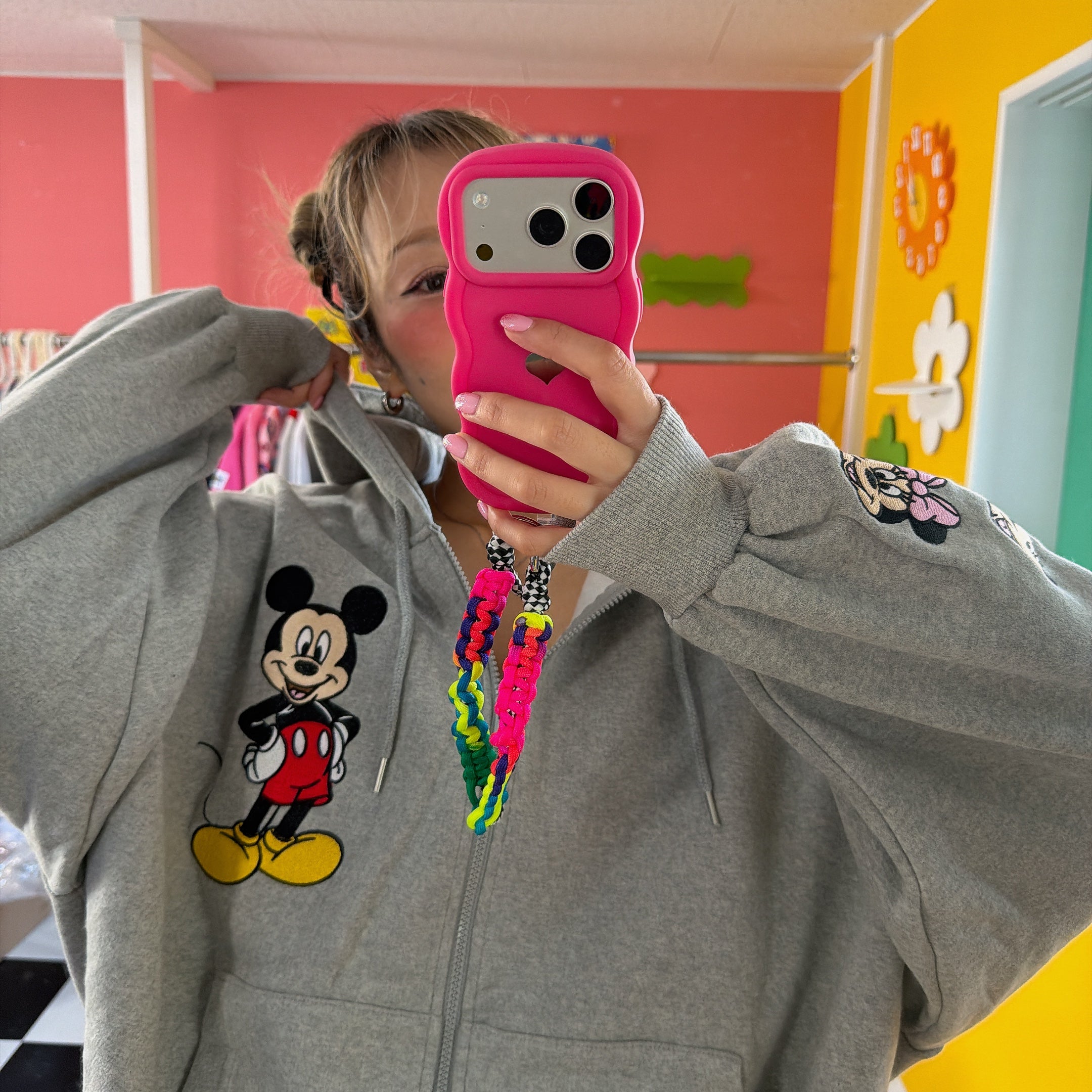 ※予約※2色 ミッキーミニーランダム刺繍パーカー 12月中の出荷予定