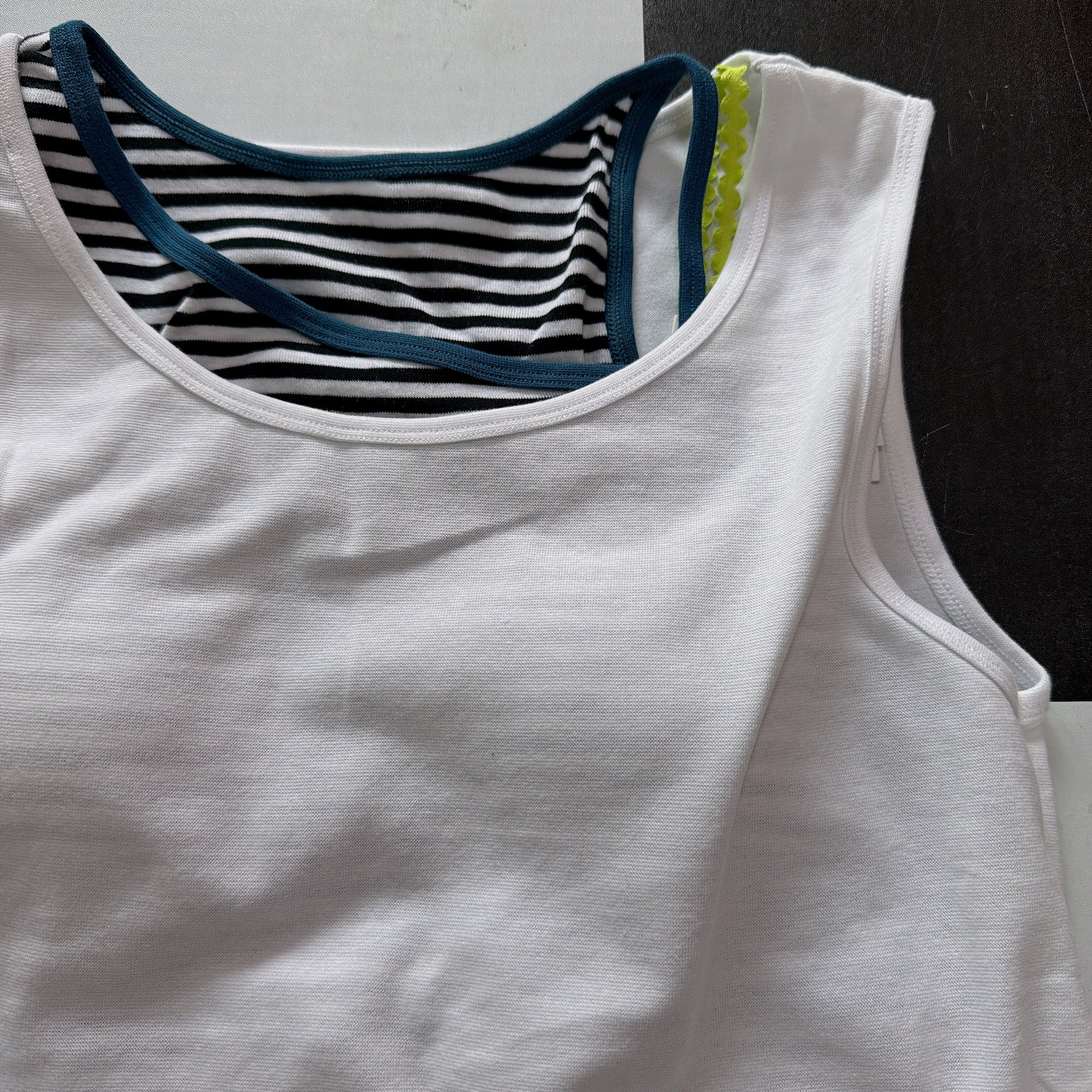 *Reservation* Two-tone Asymmetrical Shoulder Tank Top with Built-in Bra - Scheduled for shipment by end of May