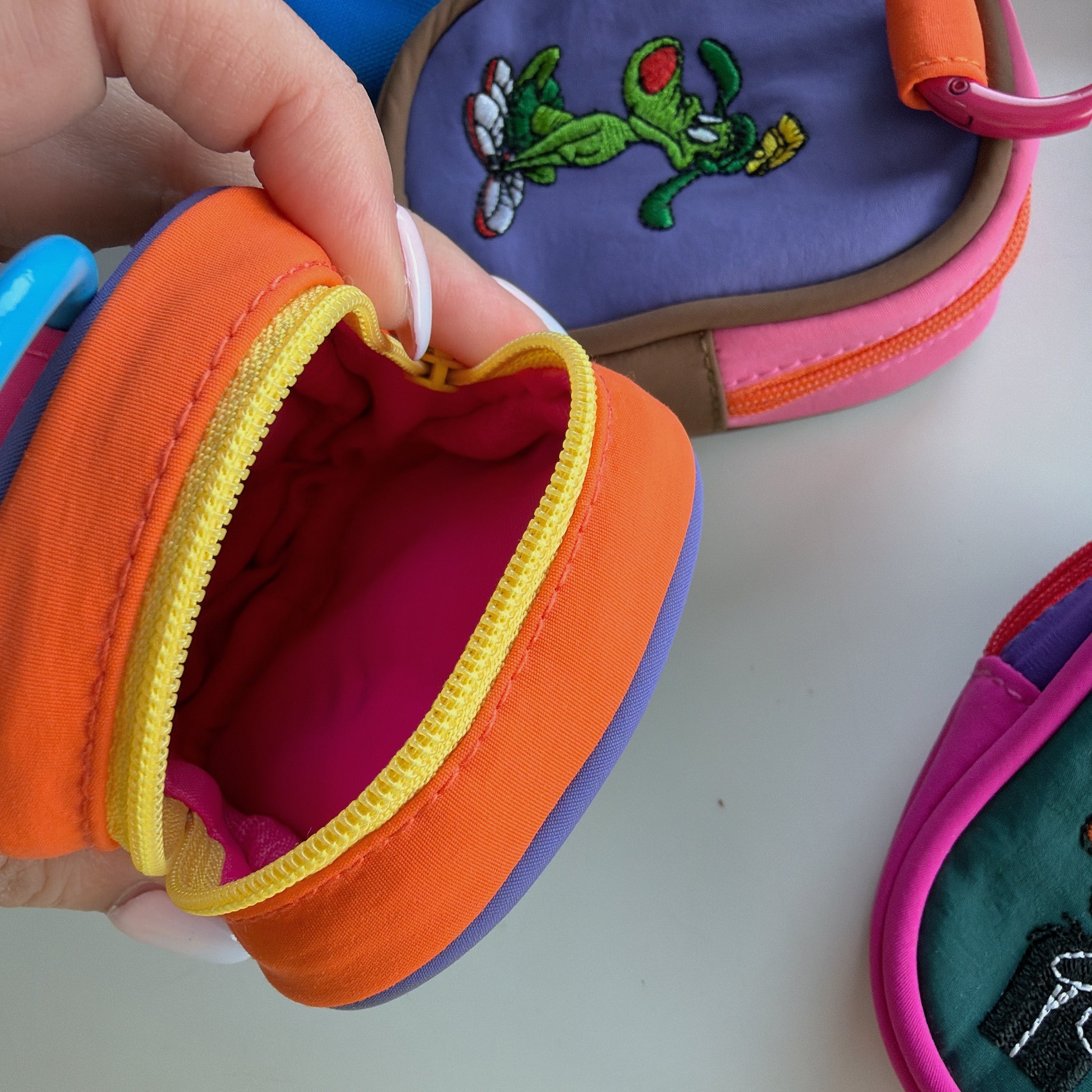 *Reservation* 2 Types Looney Tunes NOSTALGICA Carabiner Pouch - Shipping scheduled for August