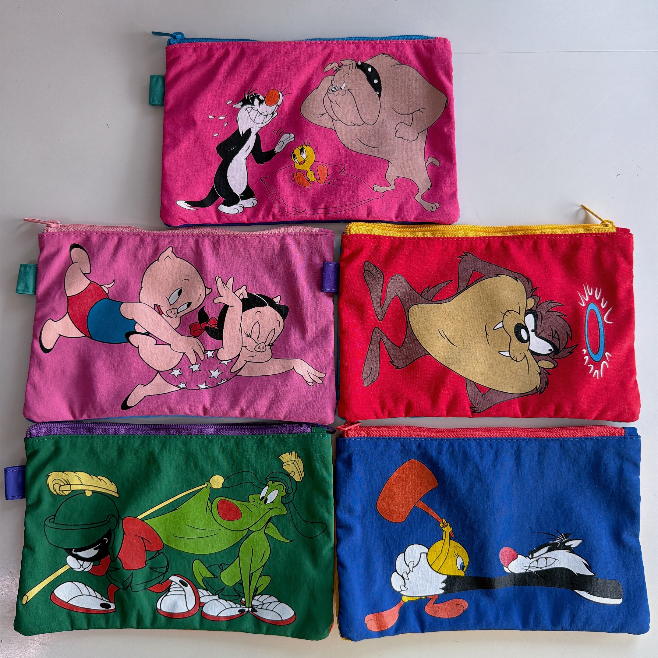 *Pre-order* Looney Tunes NOSTALGICA Bicolor Flat Pouch (5 types) - Scheduled to ship in August