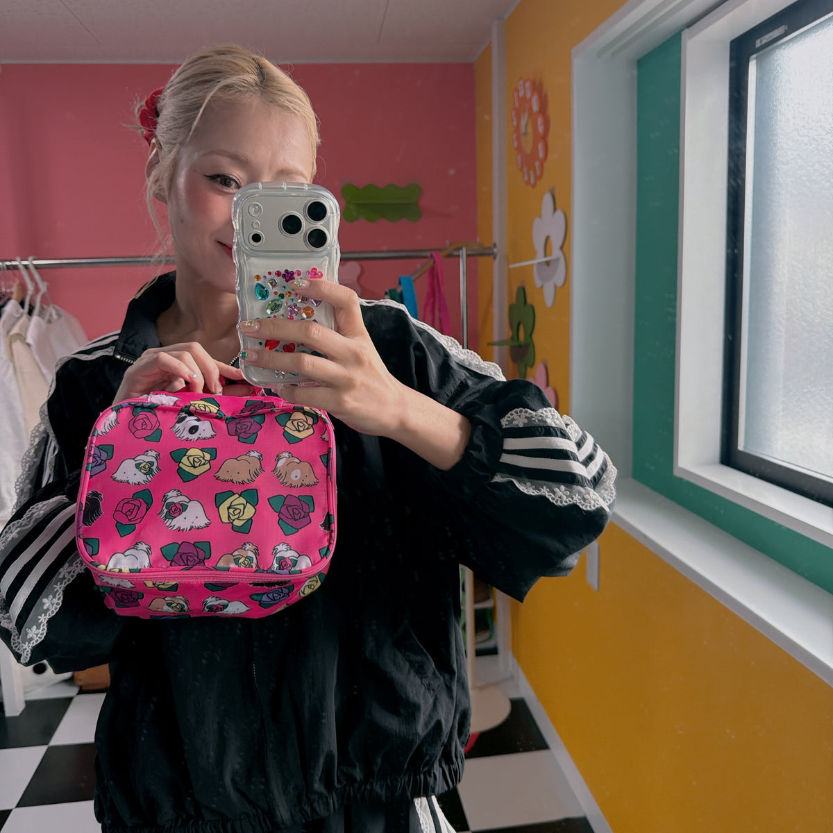 *Pre-order* 3 Types LOVELY FRIENDS Travel Bag S - Estimated delivery dates are listed on the product page.