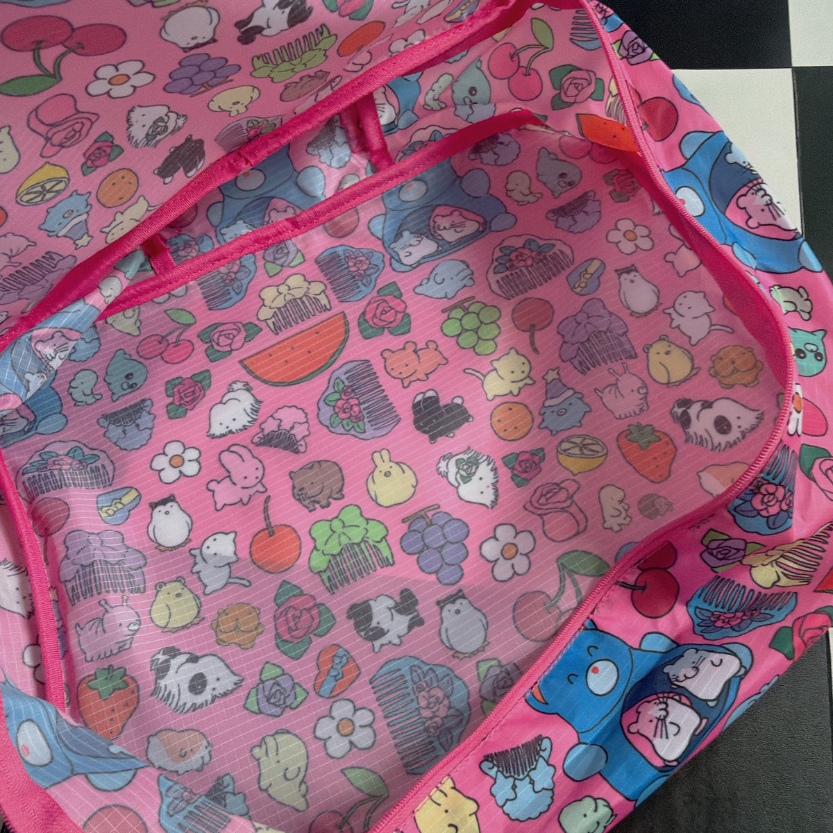 *Pre-order* 3 types of LOVELY FRIENDS Travel Bag L. Estimated delivery date is indicated on the product page.
