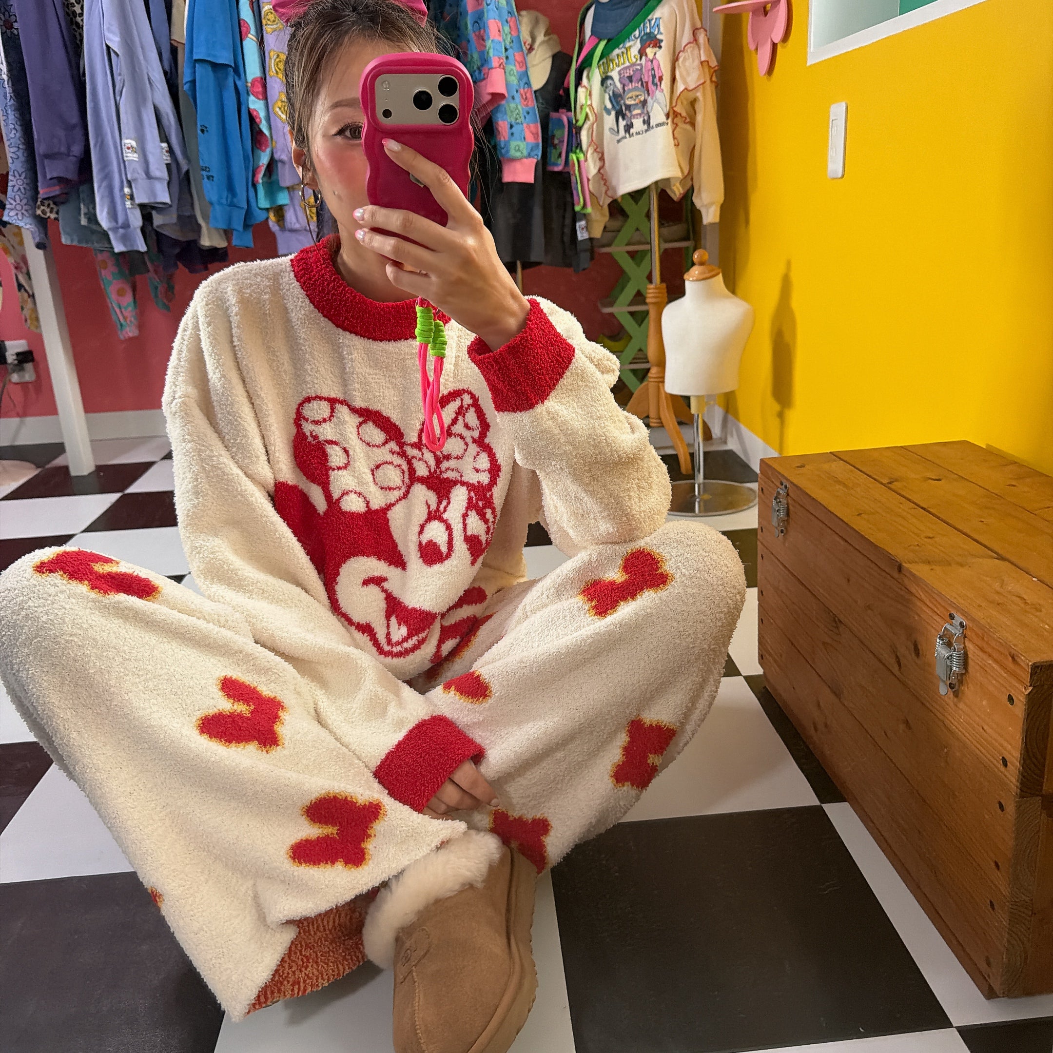 *Pre-order* 2-color Mickey and Minnie fluffy tops available as a set. Scheduled to ship in January.