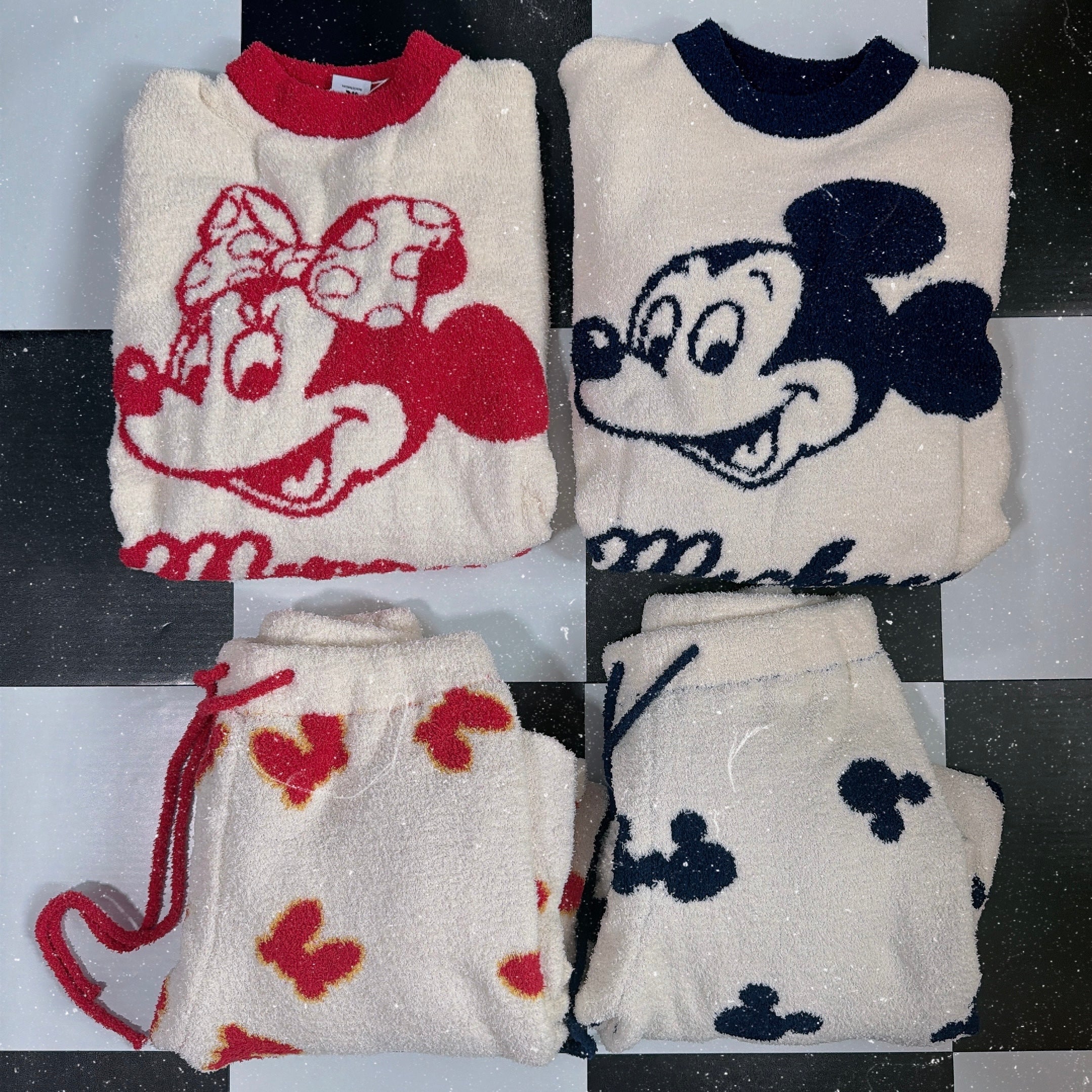 *Pre-order* 2-color Mickey and Minnie fluffy tops available as a set. Scheduled to ship in January.
