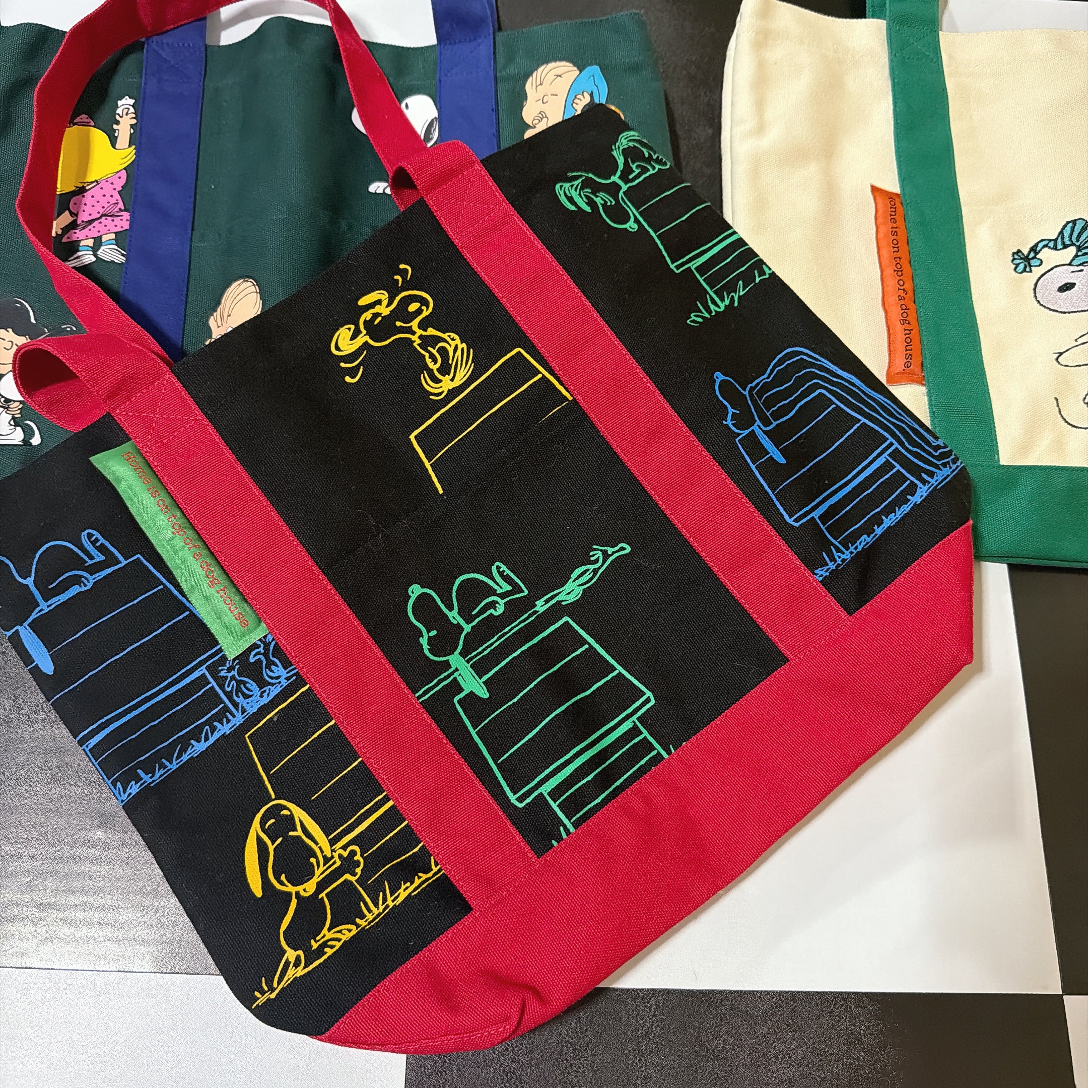 *Pre-order* NOSTALGICA vintage PEANUTS embroidered big tote bag in 3 colors. Scheduled to ship in May.