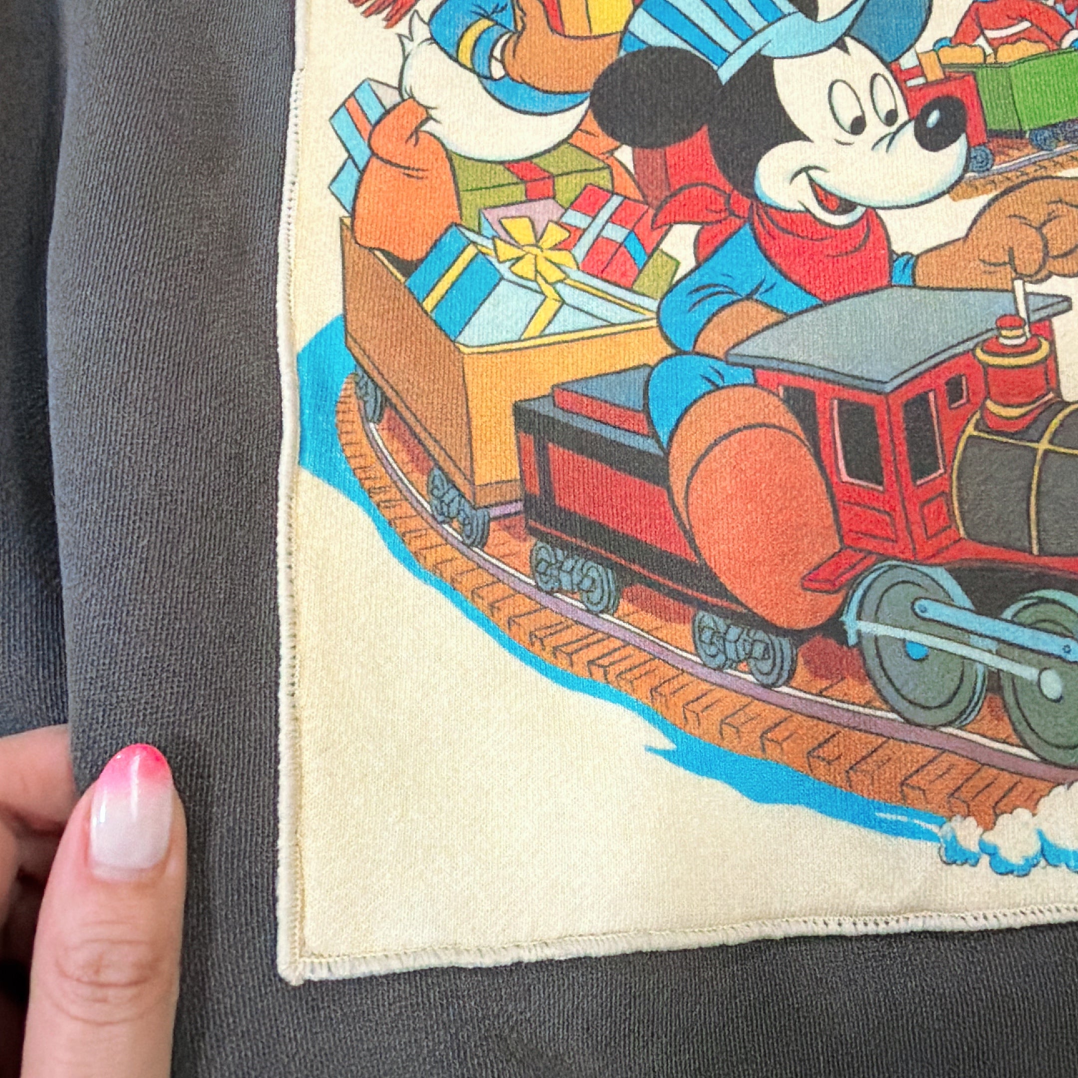 ※予約※4種類 DISNEYポスターピグメントスウェット 1月下旬〜2月上旬の出荷予定