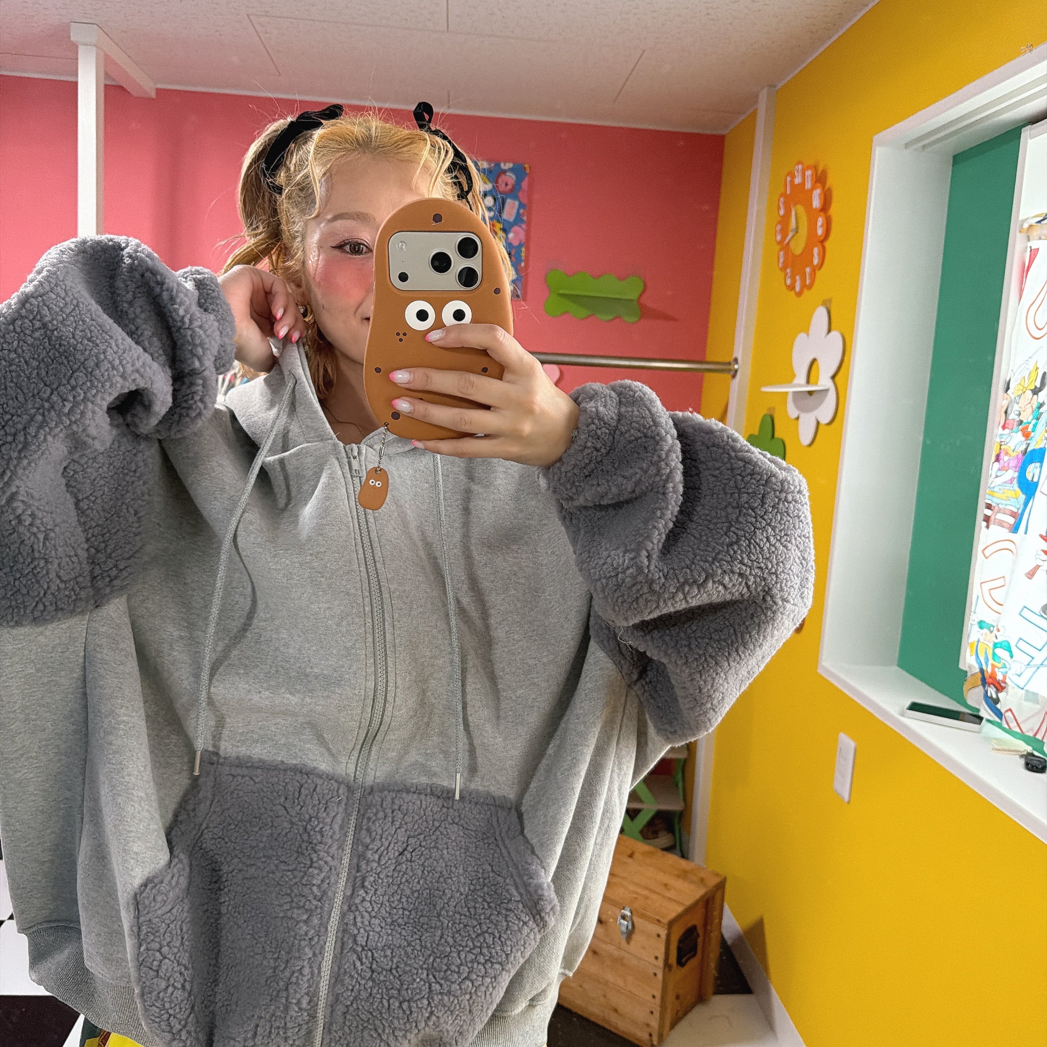 ※予約※3色 ミッキーフレンズボア切り替えパーカー  2月中の出荷予定