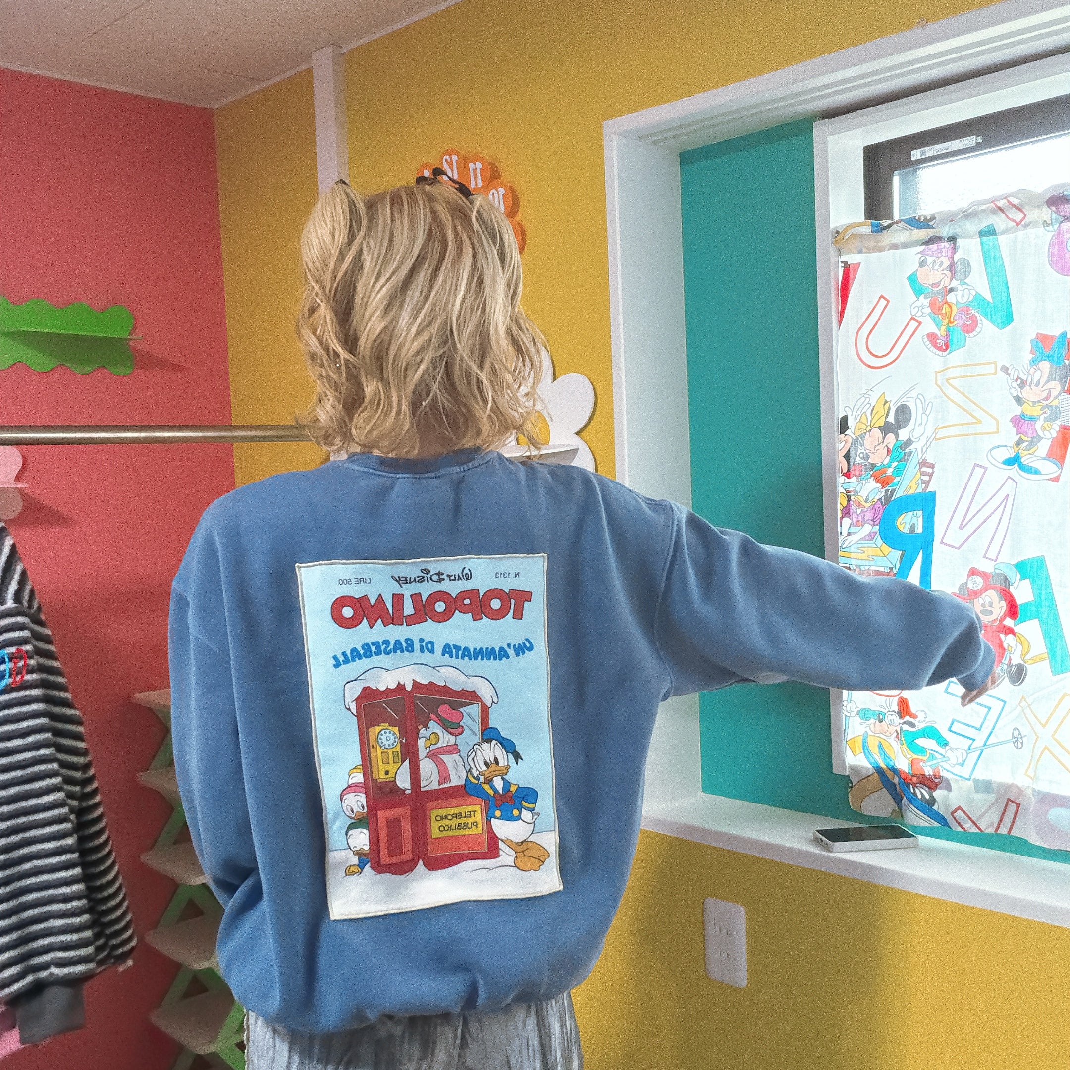 予約※4種類 DISNEYポスターピグメントスウェット 1月下旬〜2月上旬の
