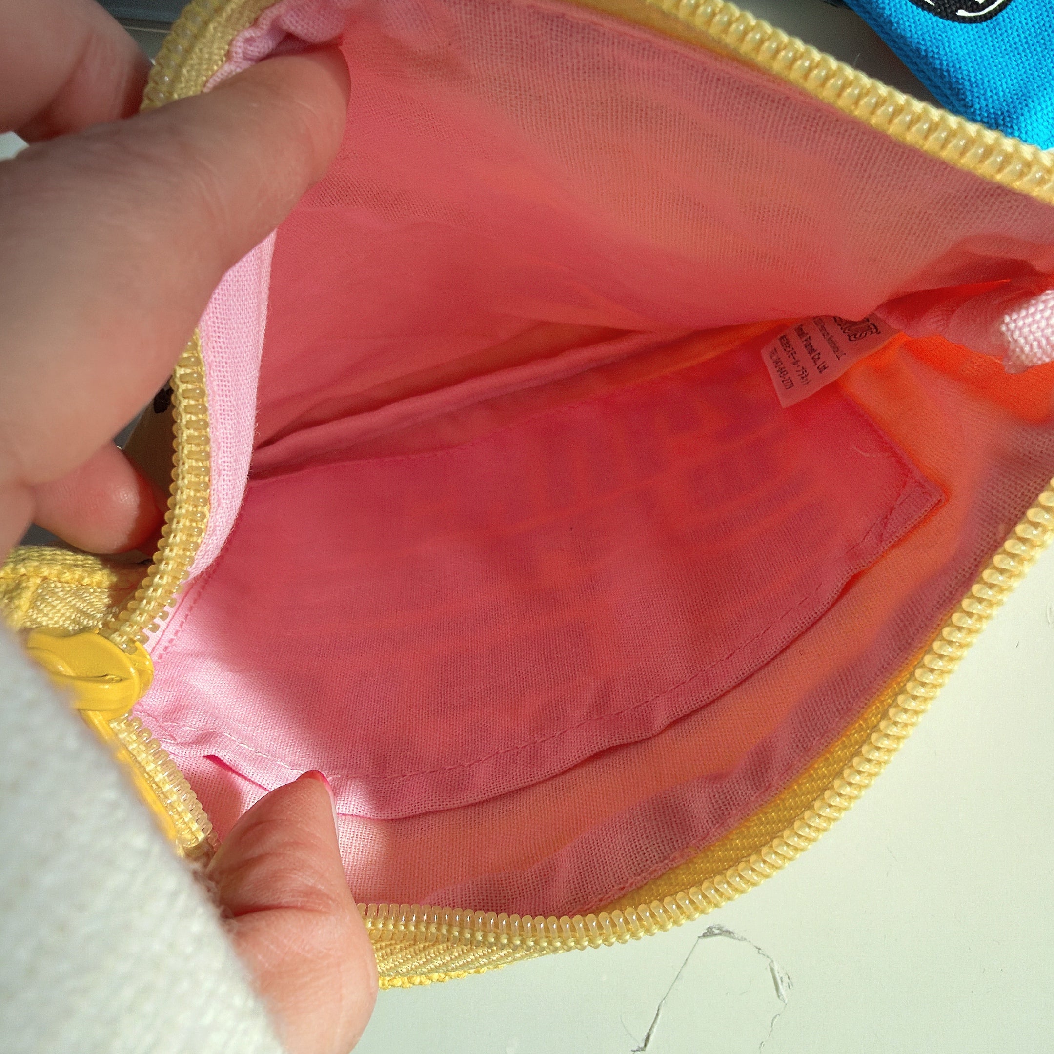 *Pre-order* Two-color NOSTALGICA vintage PEANUTS color canvas pouch. Scheduled to ship in May.