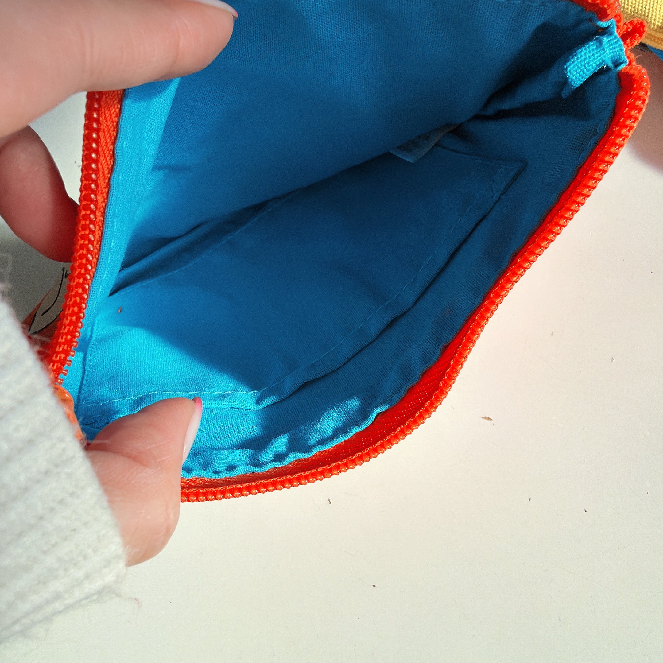 *Pre-order* Two-color NOSTALGICA vintage PEANUTS color canvas pouch. Scheduled to ship in May.