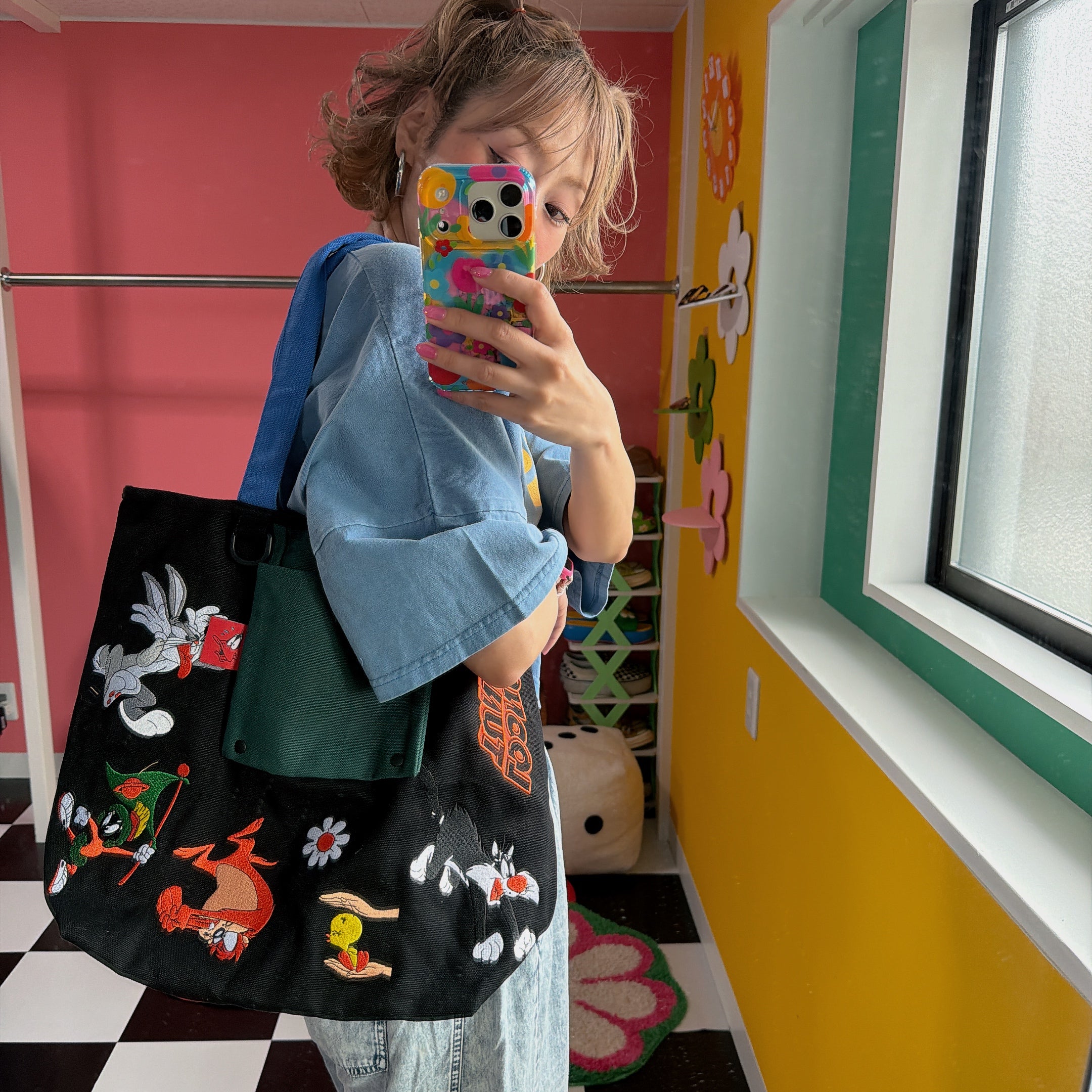 *Pre-order* 8 Types Looney Tunes NOSTALGICA Bi-color Bag - Scheduled for shipment in August