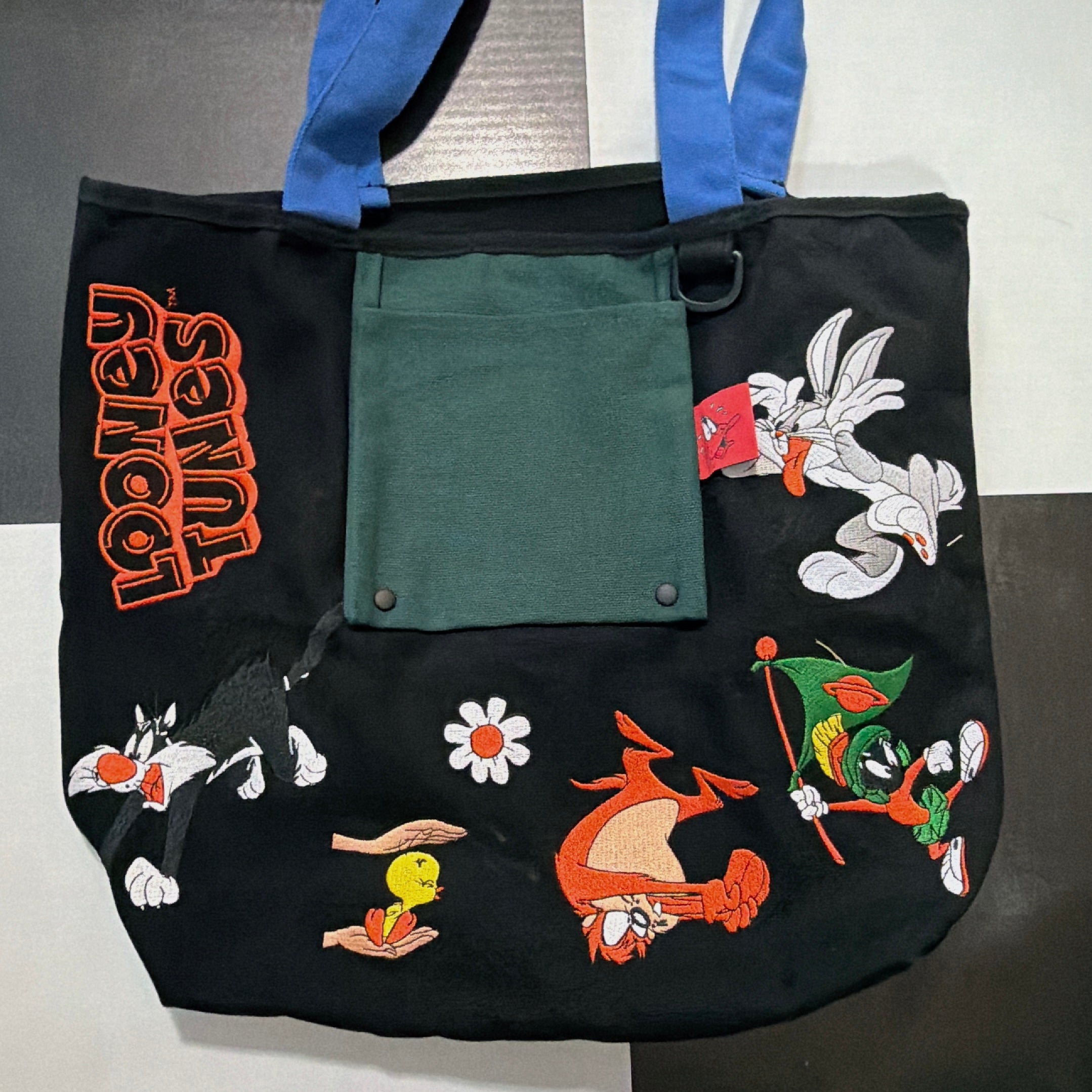 *Pre-order* 8 Types Looney Tunes NOSTALGICA Bi-color Bag - Scheduled for shipment in August