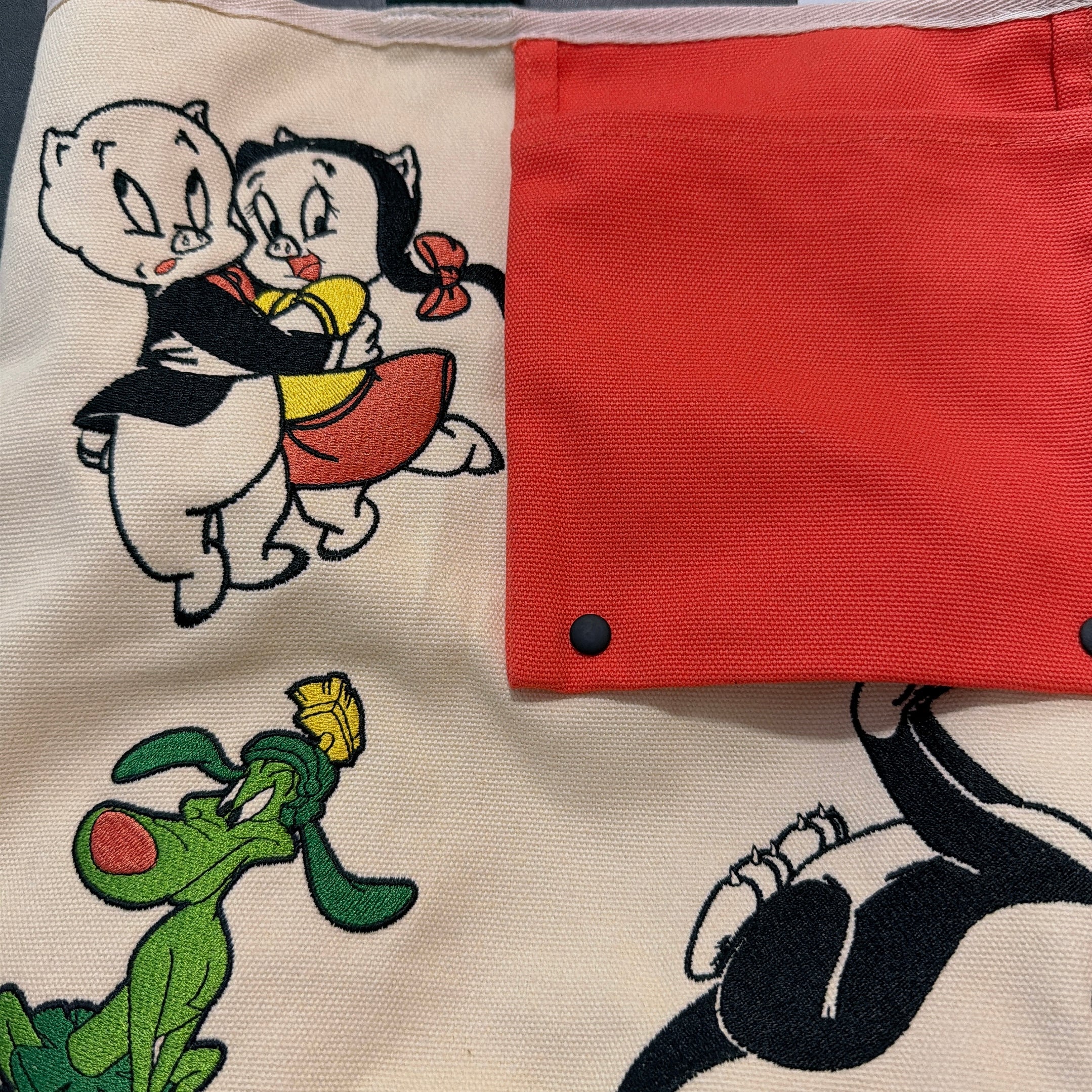 *Pre-order* 8 Types Looney Tunes NOSTALGICA Bi-color Bag - Scheduled for shipment in August