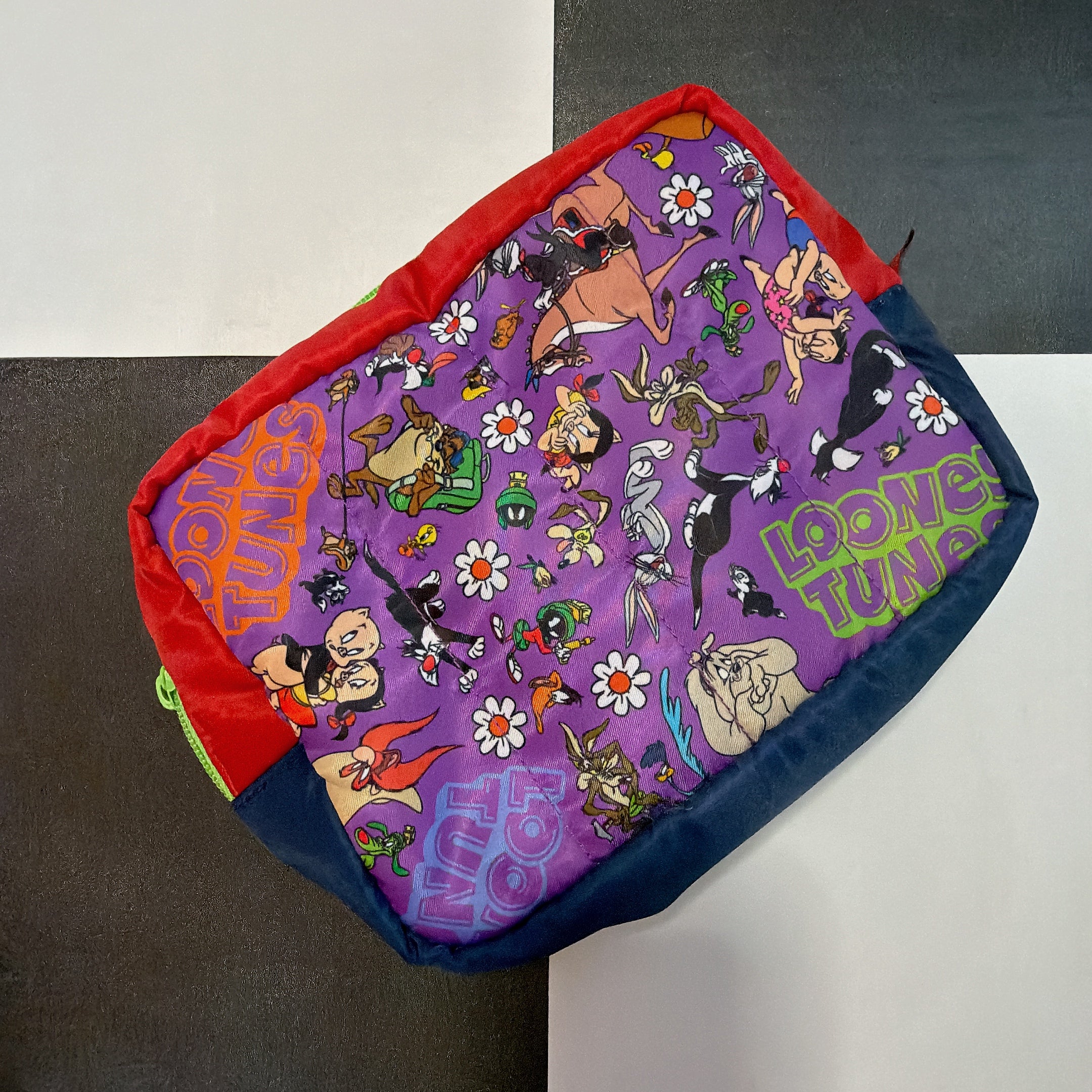 *Pre-order* 8 Types Looney Tunes NOSTALGICA Bi-color Bag - Scheduled for shipment in August