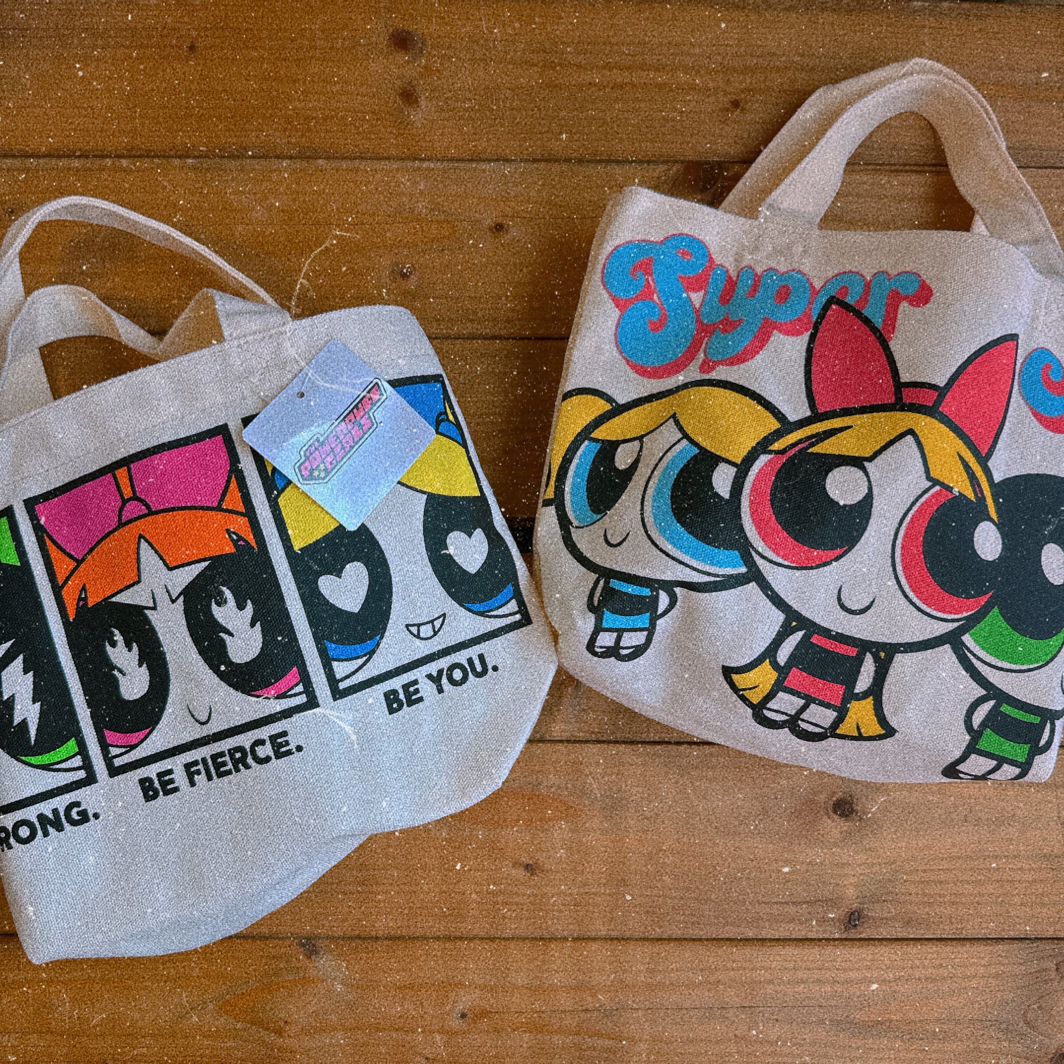 Pre-order: 2 types of Powerpuff Girl mini tote bags. Shipment scheduled for April 9th.